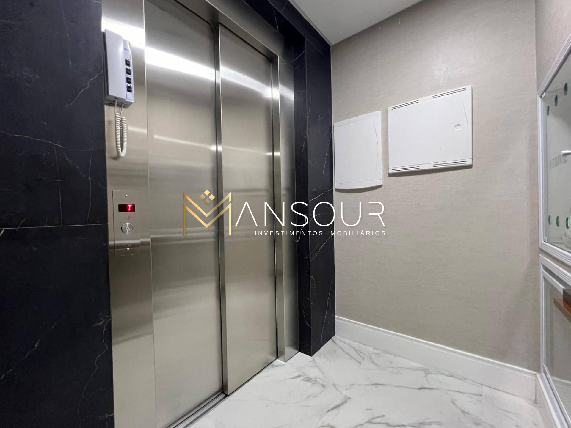 Apartamento Para Vender com 03 quartos 03 suítes no bairro Meia Praia em Itapema