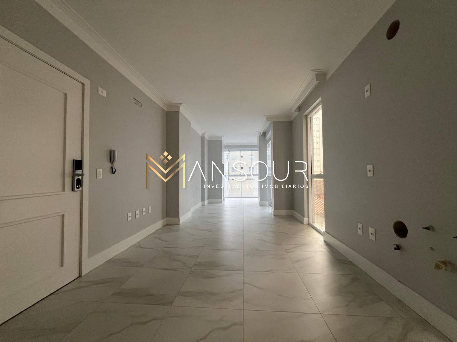 Apartamento Para Vender com 03 quartos 03 suítes no bairro Meia Praia em Itapema