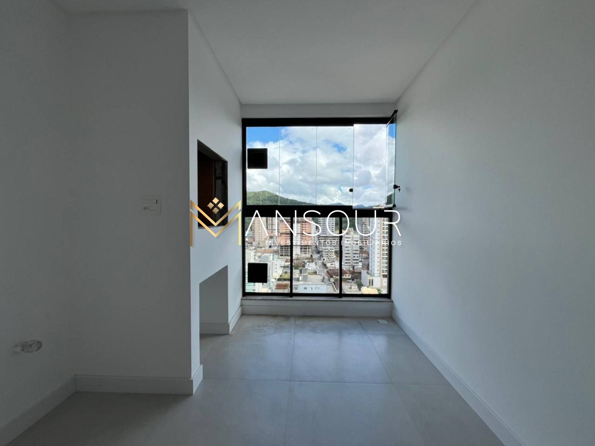 Apartamento Para Vender com 03 quartos 01 suítes no bairro Morretes em Itapema