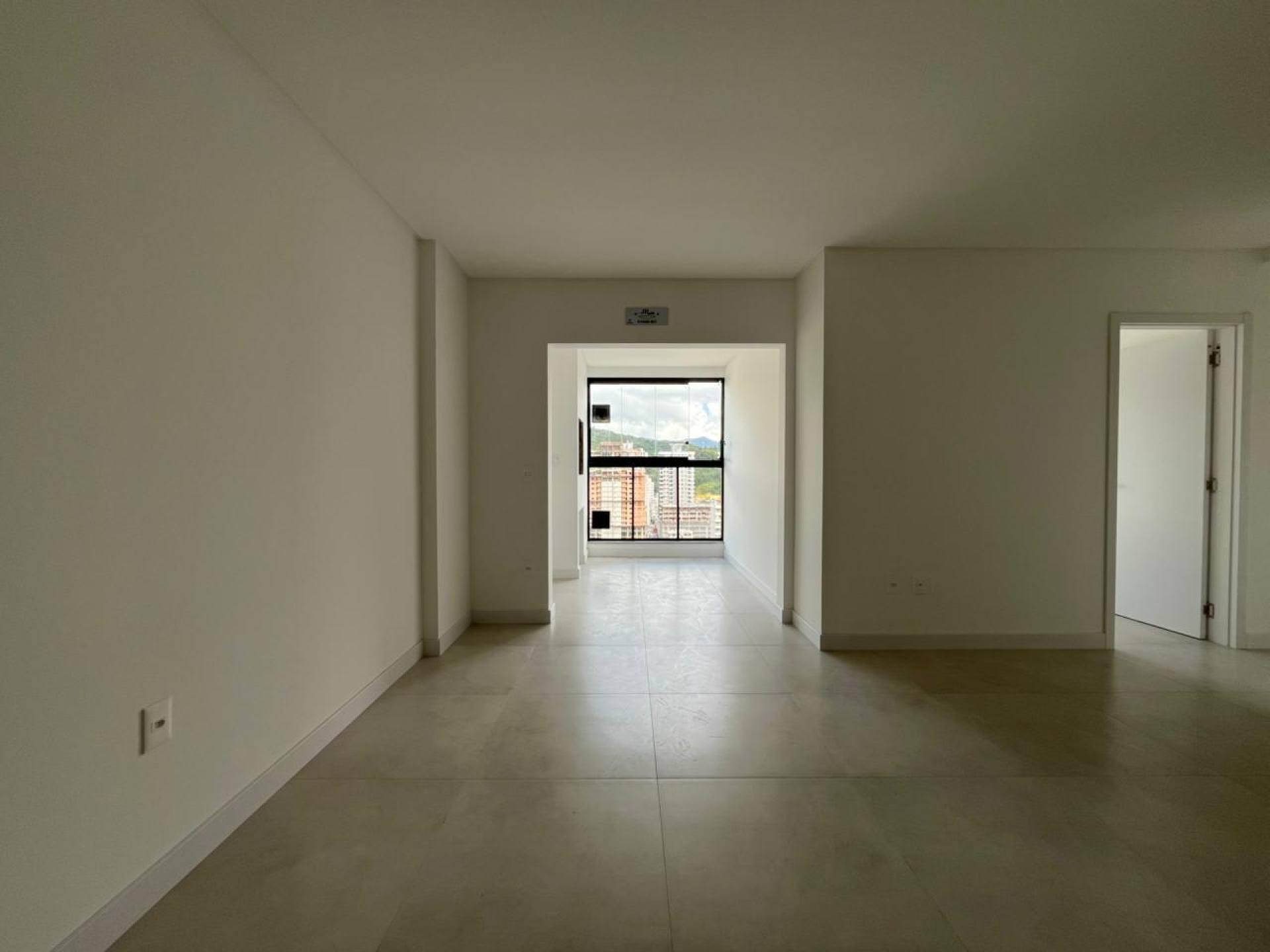 Apartamento Para Vender com 03 quartos 01 suítes no bairro Morretes em Itapema