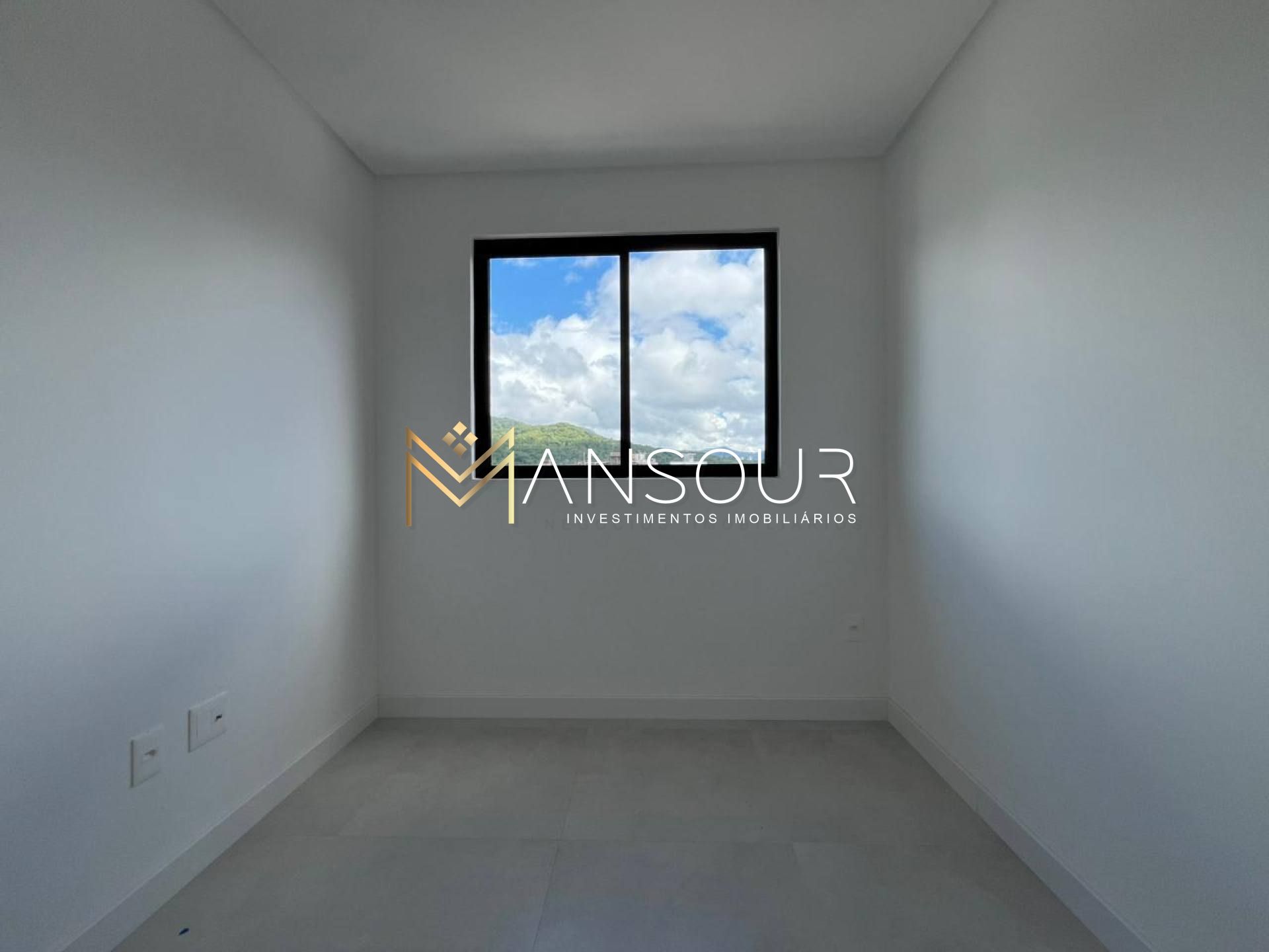 Apartamento Para Vender com 03 quartos 01 suítes no bairro Morretes em Itapema
