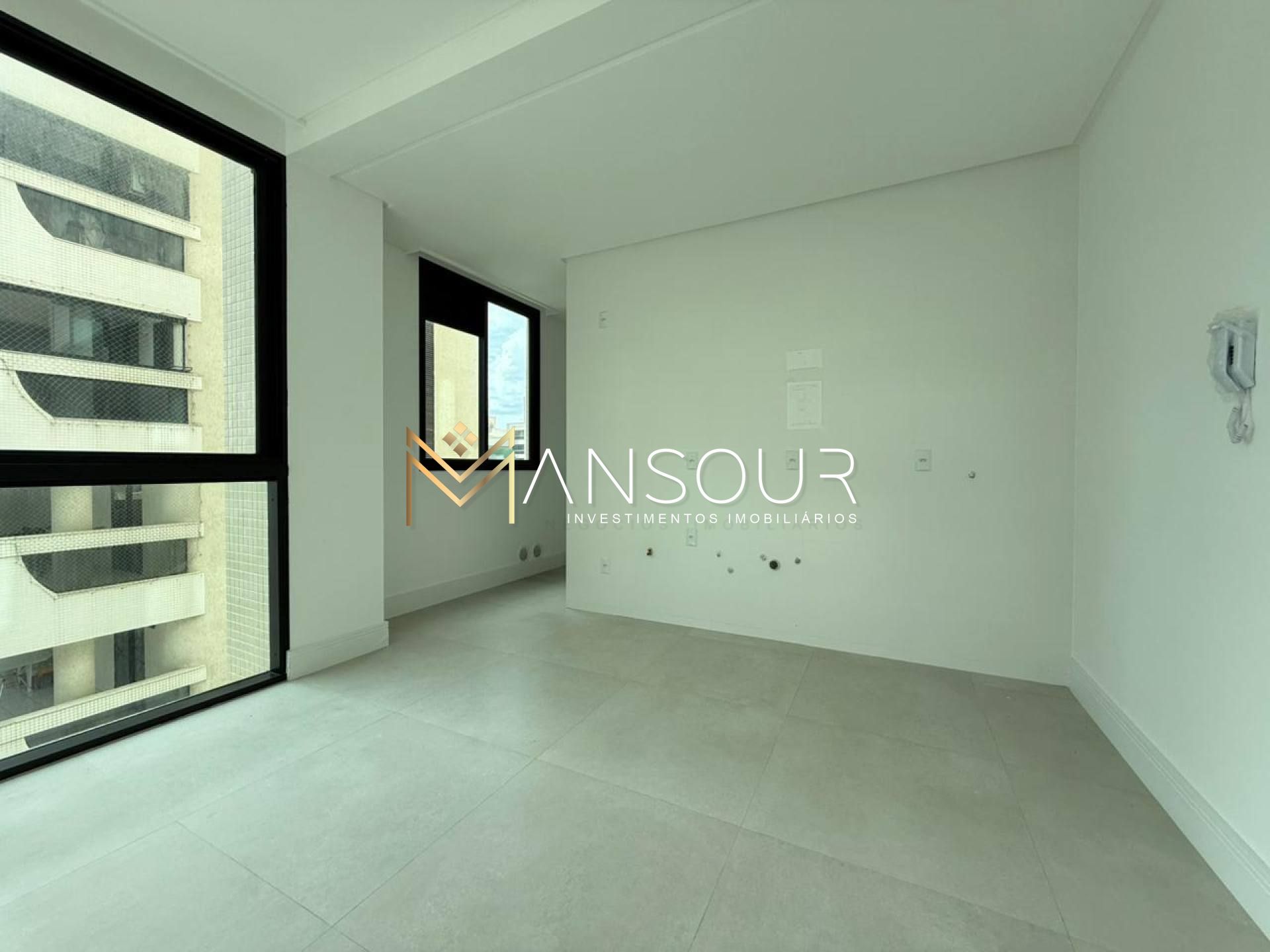 Apartamento Para Vender com 03 quartos 03 suítes no bairro Meia Praia em Itapema