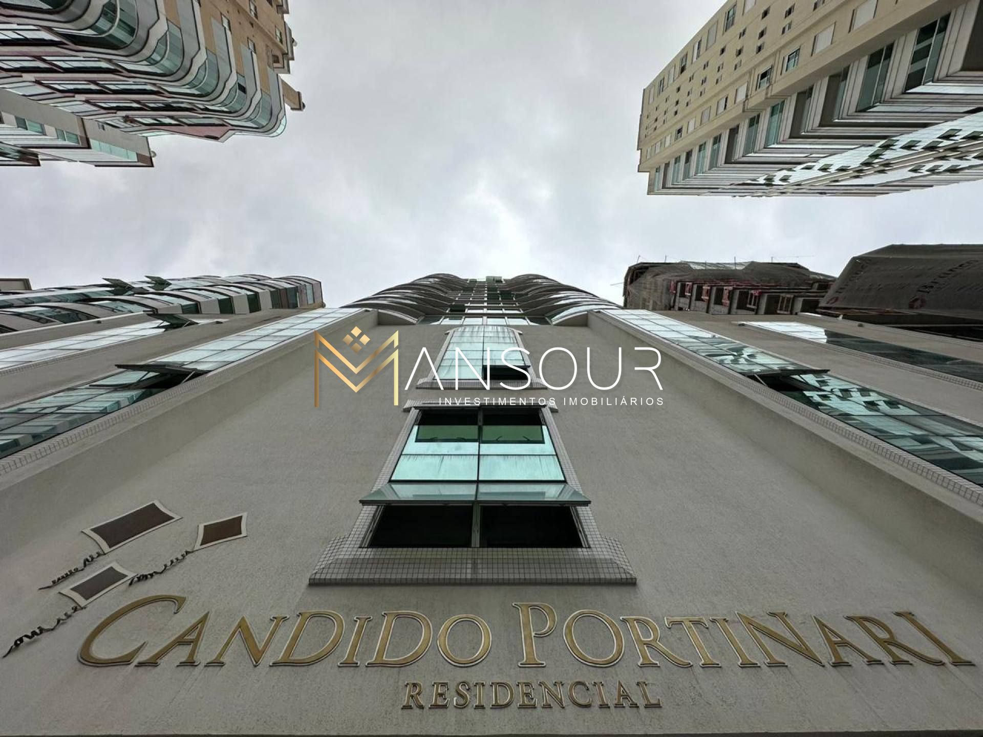 Sala Comercial Para Vender no bairro Meia Praia em Itapema