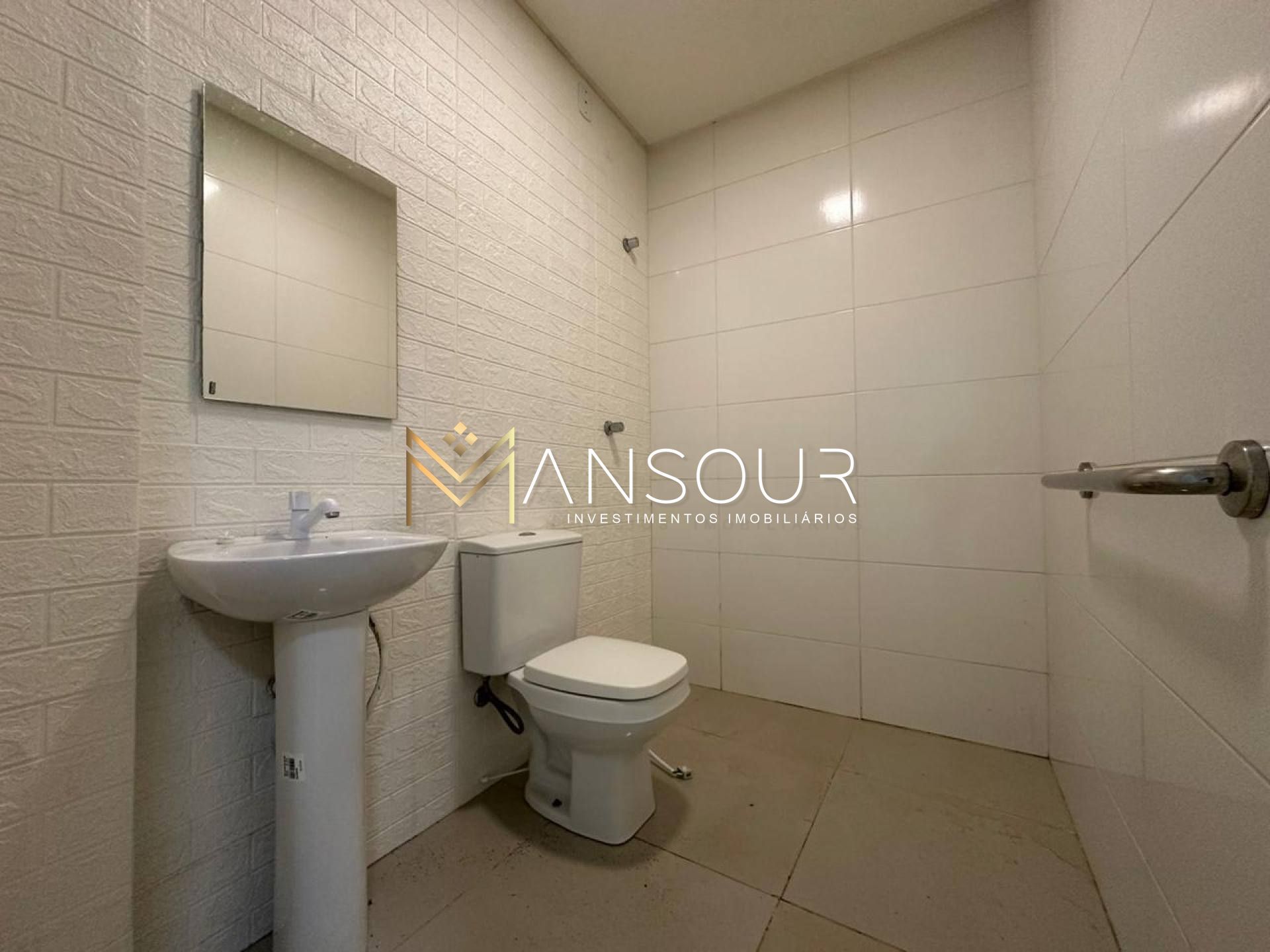 Sala Comercial Para Vender no bairro Meia Praia em Itapema