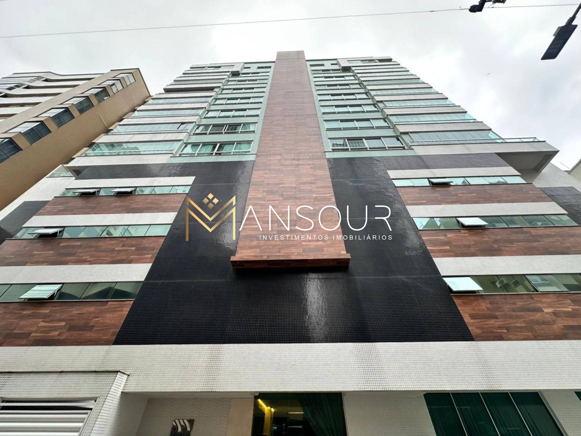 Apartamento Para Vender com 03 quartos 03 suítes no bairro Meia Praia em Itapema