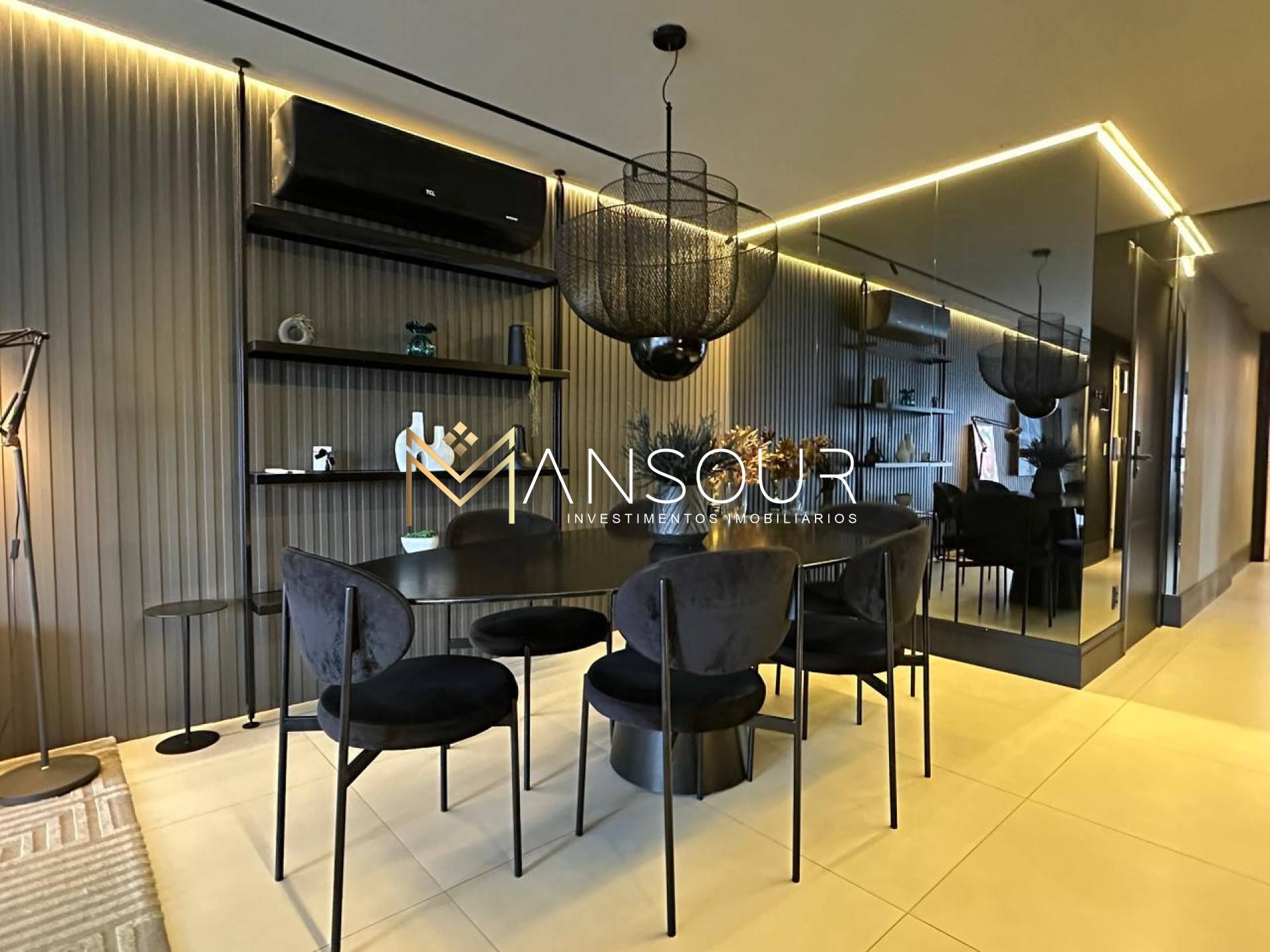 Apartamento Para Vender com 03 quartos 03 suítes no bairro Meia Praia em Itapema