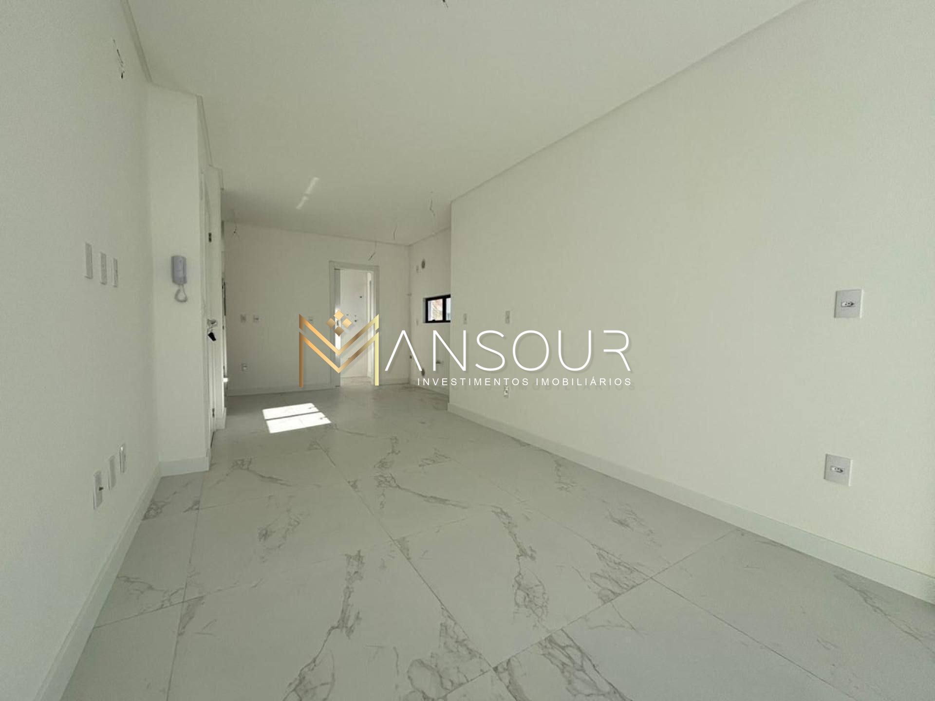 Apartamento para vender com 03 quartos e 02 suítes no bairro Meia Praia em Itapema