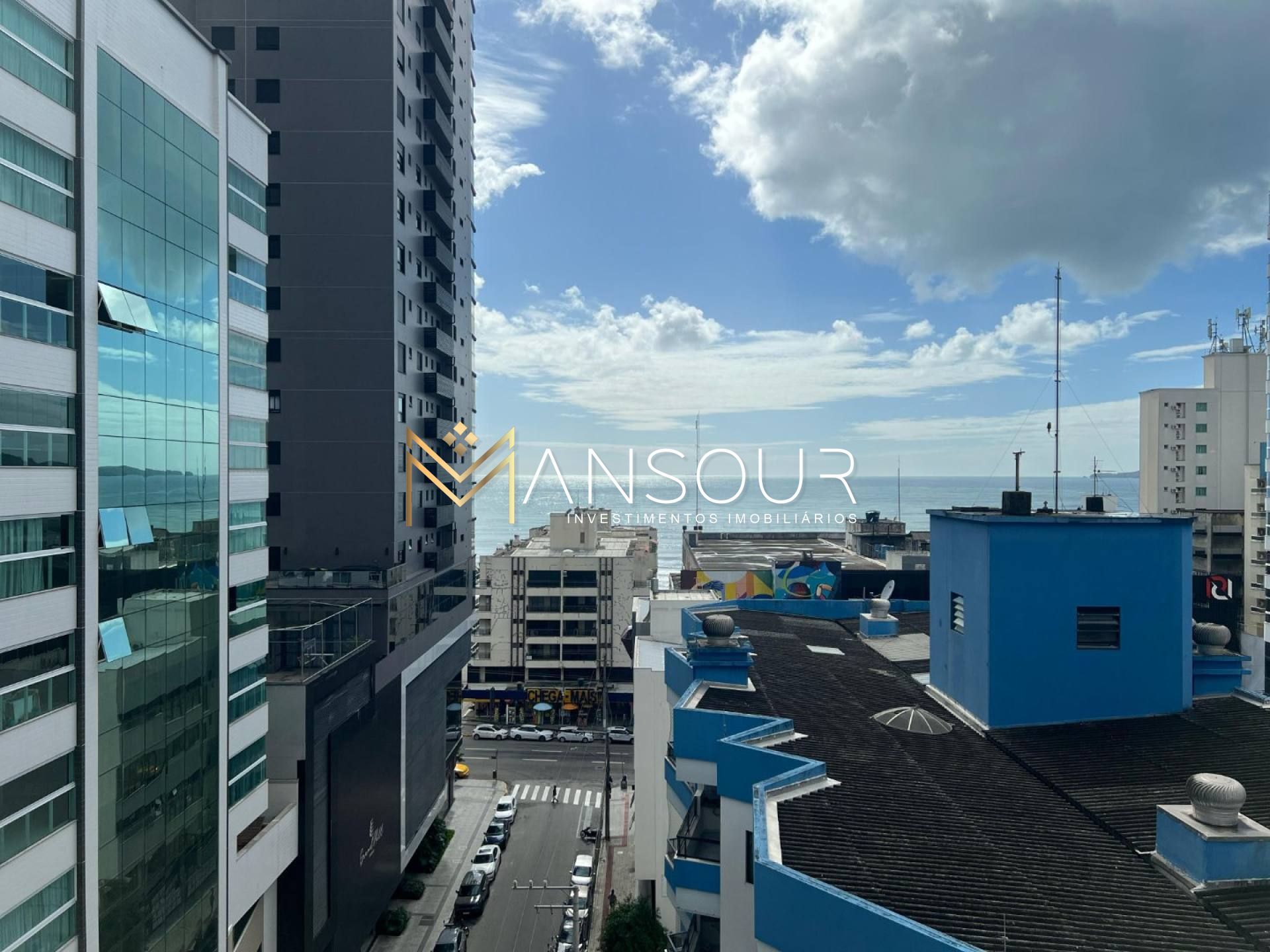 Apartamento para vender com 03 Suítes e 02 vagas de garagem no bairro Meia Praia em Itapema