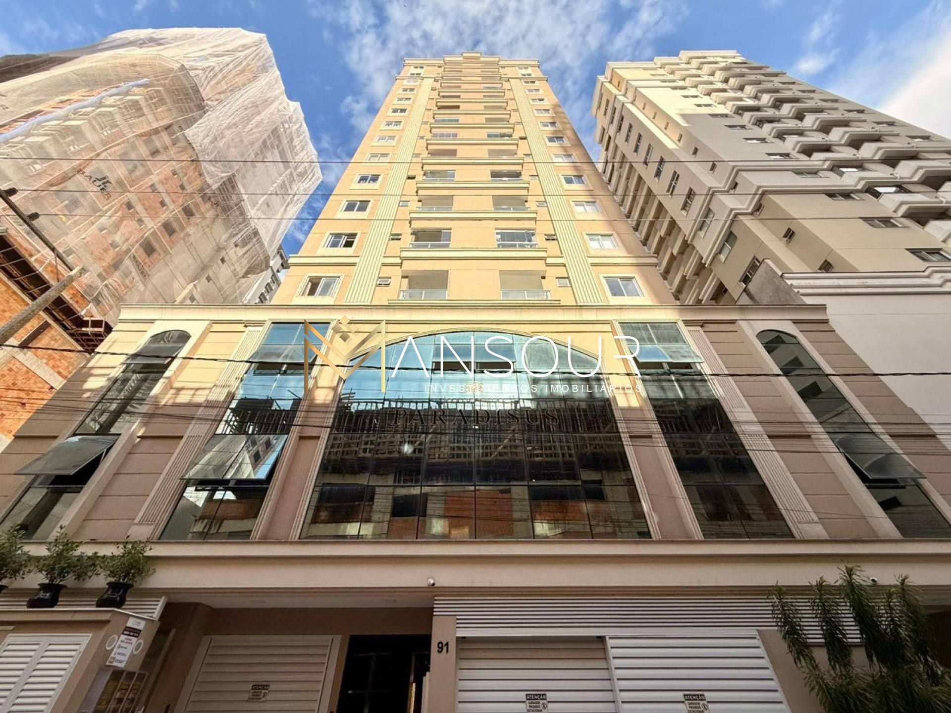 Apartamento Para Vender com 2 quartos e 1 suíte no bairro Morretes em Itapema