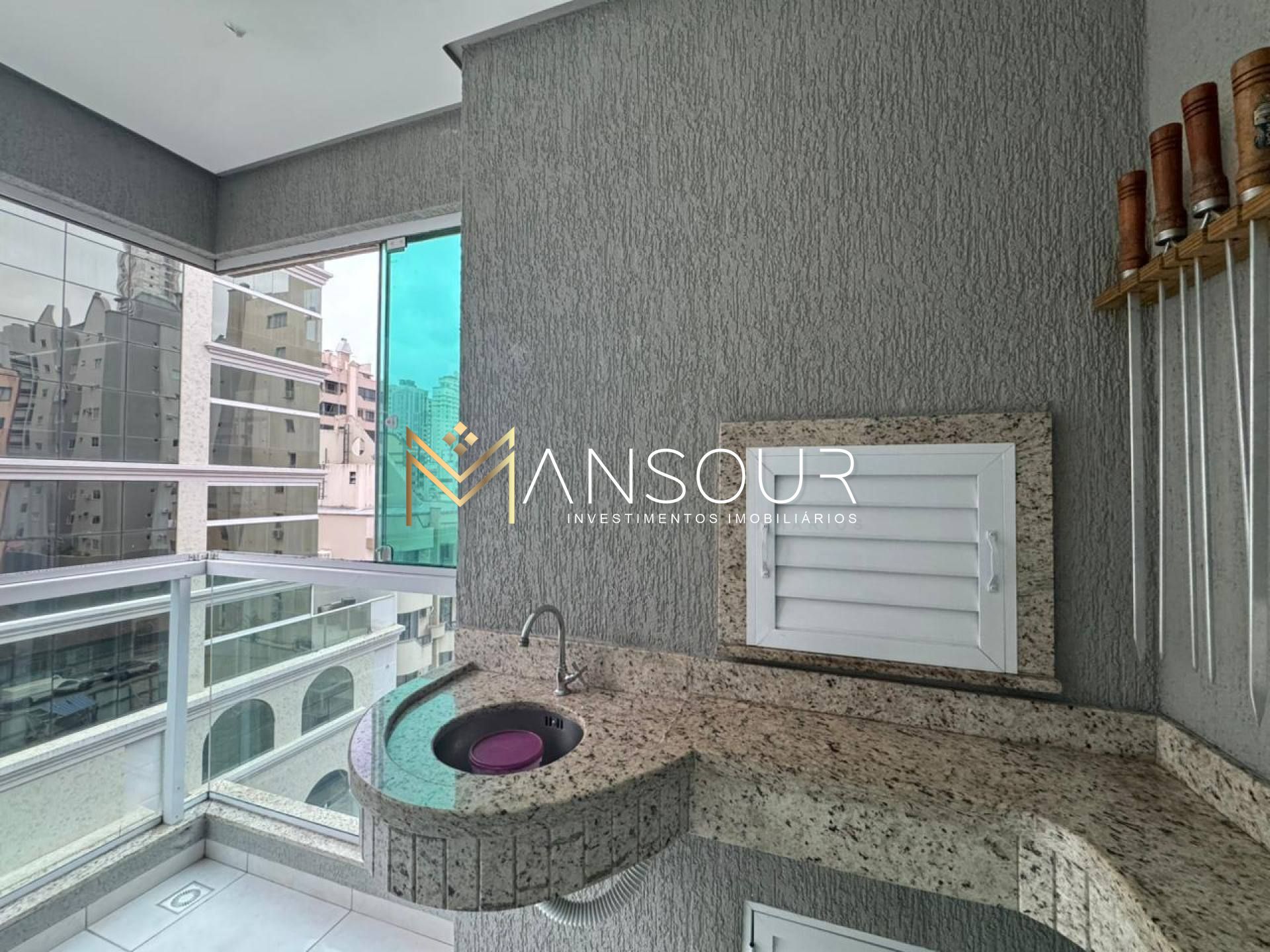 Apartamento Para Vender com 2 quartos 1 suítes no bairro Meia Praia em Itapema
