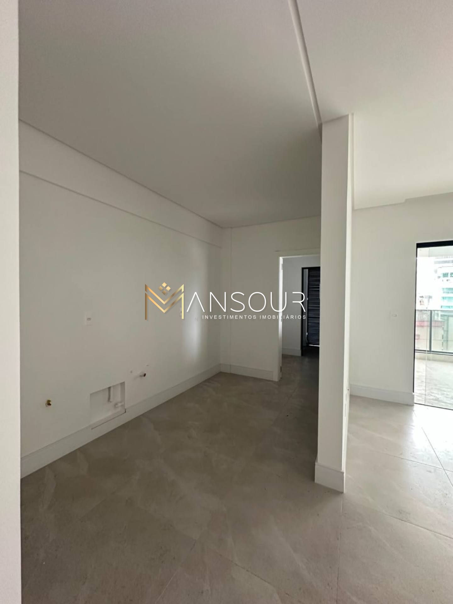 Apartamento Para Vender com 3 suítes no bairro Centro em Itapema