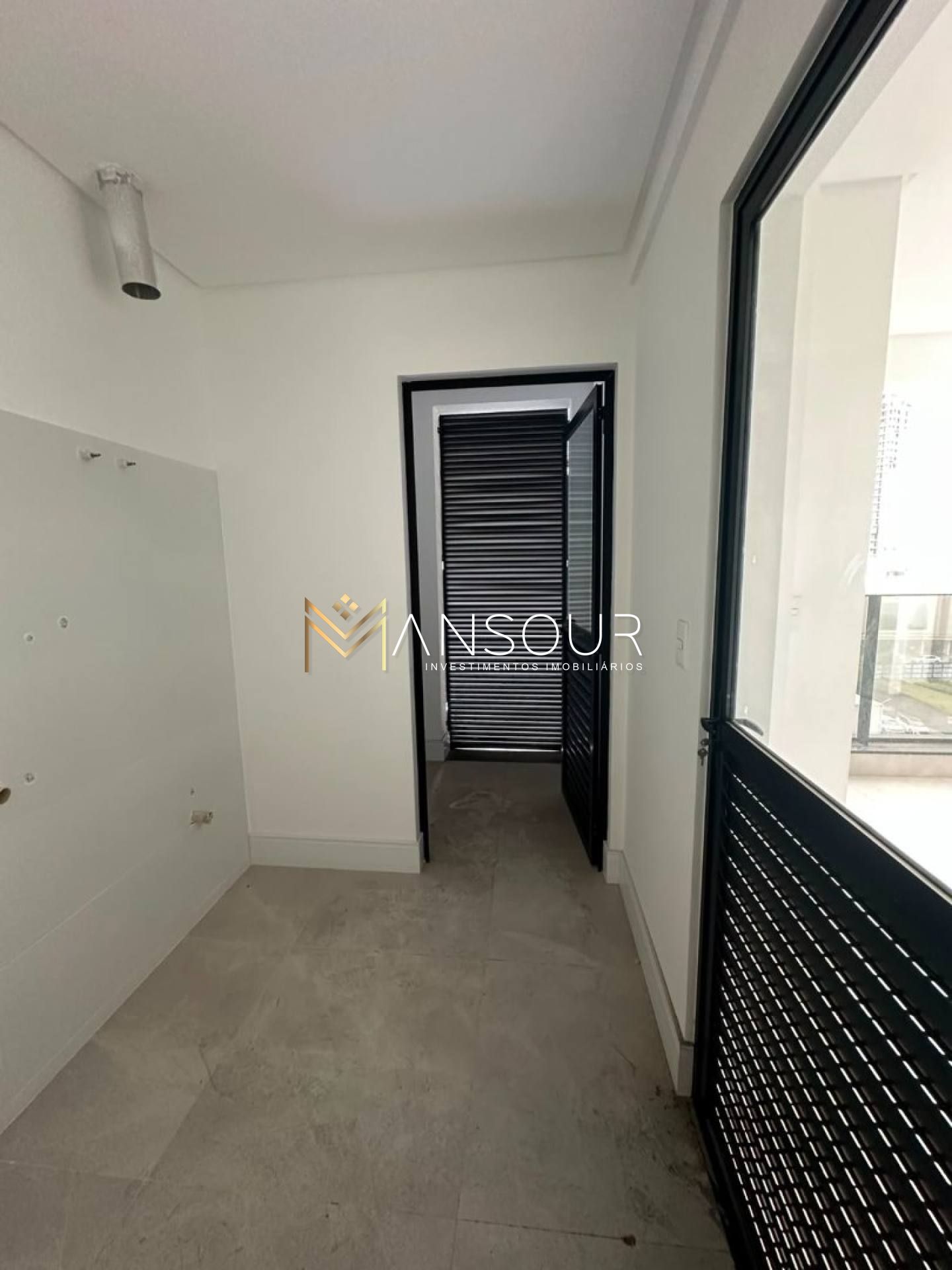 Apartamento Para Vender com 3 suítes no bairro Centro em Itapema