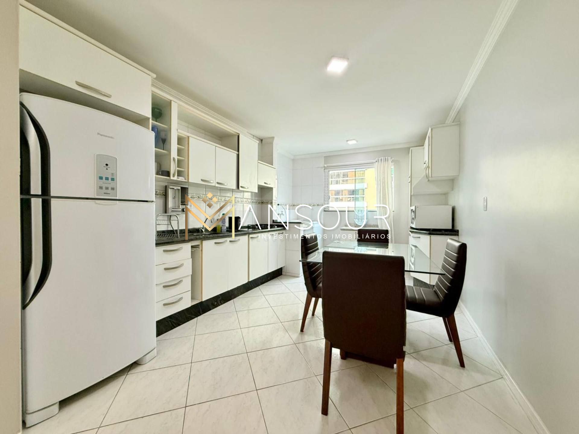 Apartamento Para Vender com 3 quartos 1 suítes no bairro Meia Praia em Itapema