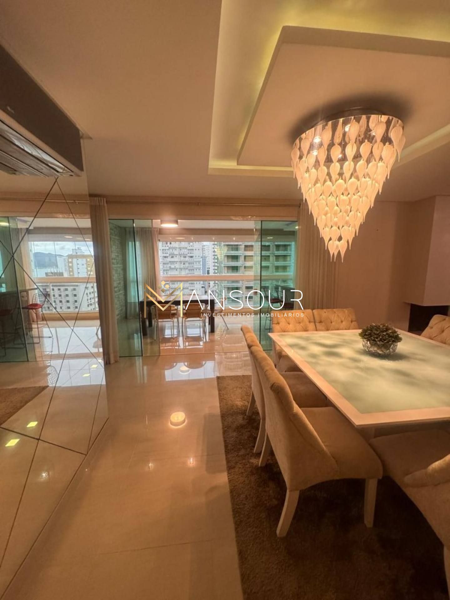 Apartamento Para Vender com  4 suítes no bairro Meia Praia em Itapema