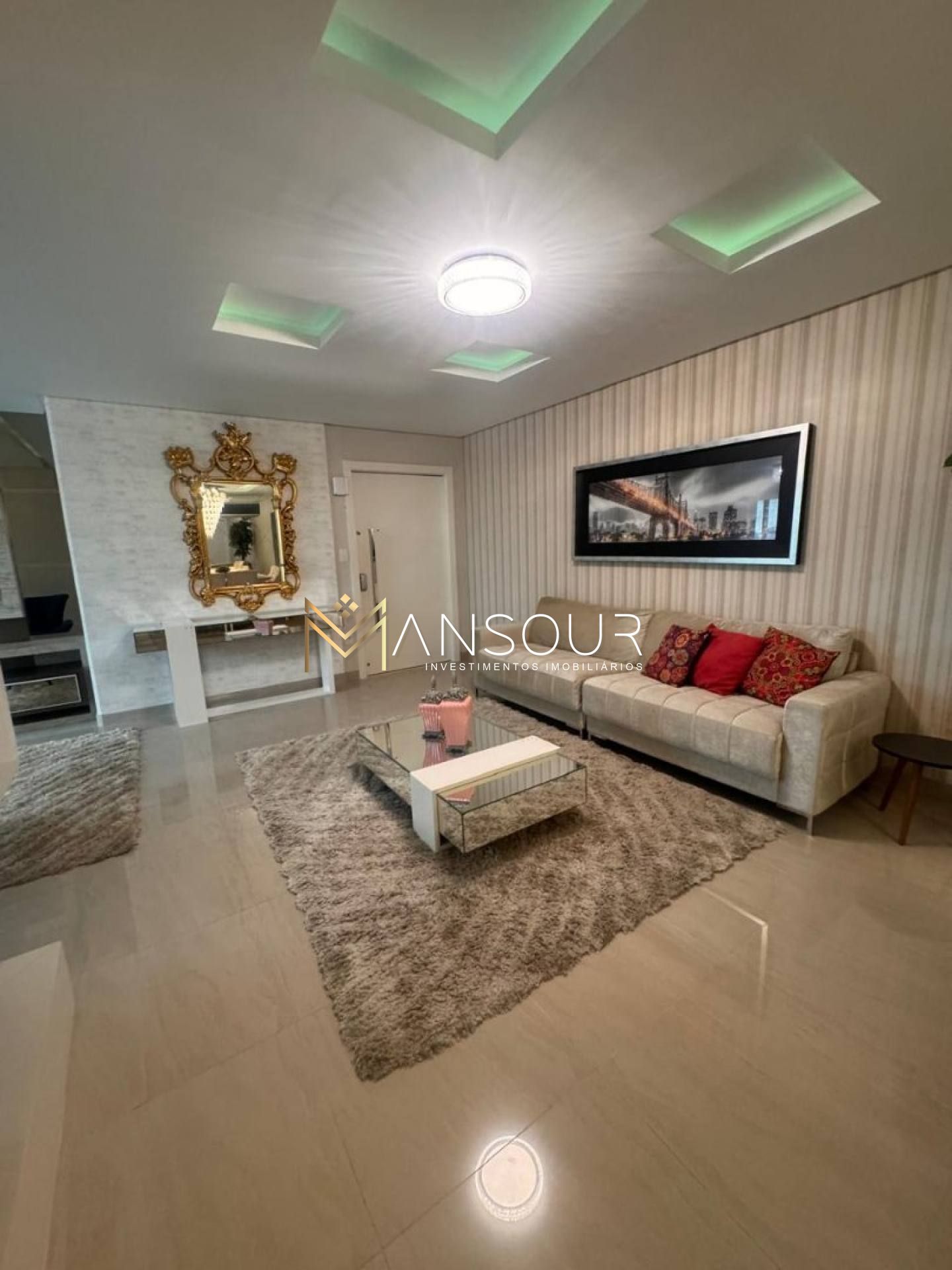 Apartamento Para Vender com  4 suítes no bairro Meia Praia em Itapema