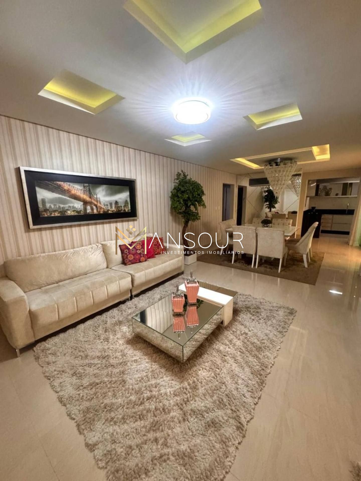 Apartamento Para Vender com  4 suítes no bairro Meia Praia em Itapema