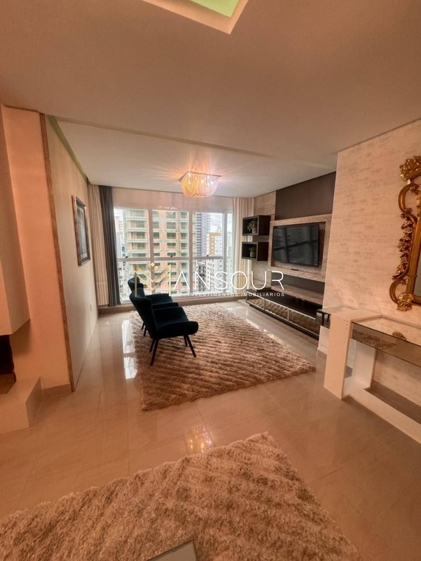 Apartamento Para Vender com  4 suítes no bairro Meia Praia em Itapema
