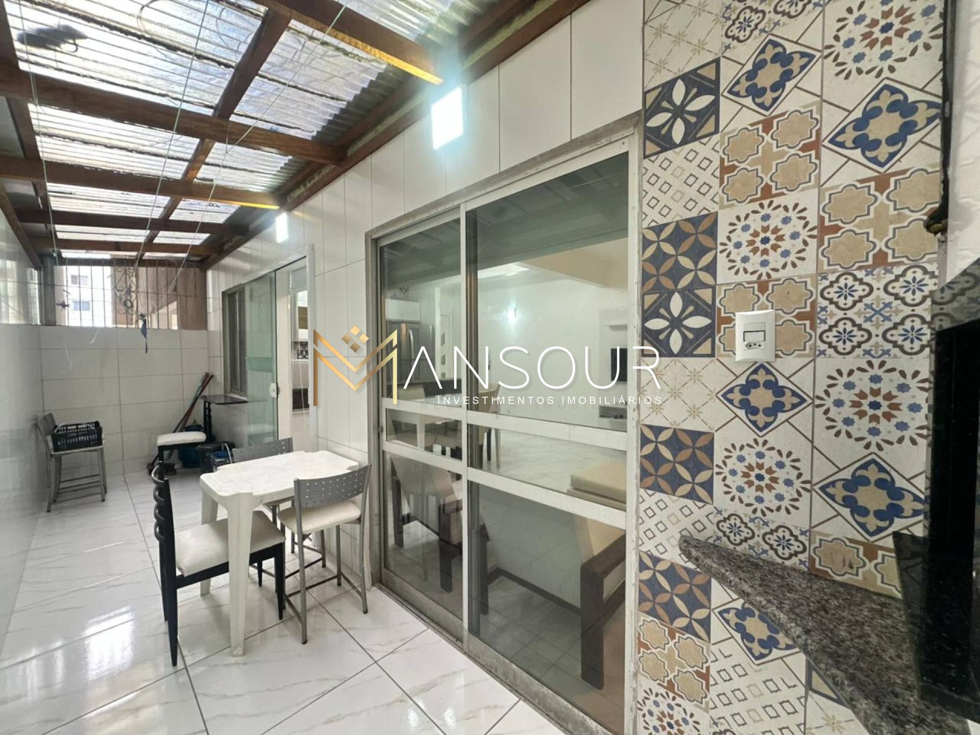 Apartamento Para Vender com 2 quartos 2 suítes no bairro Meia Praia em Itapema