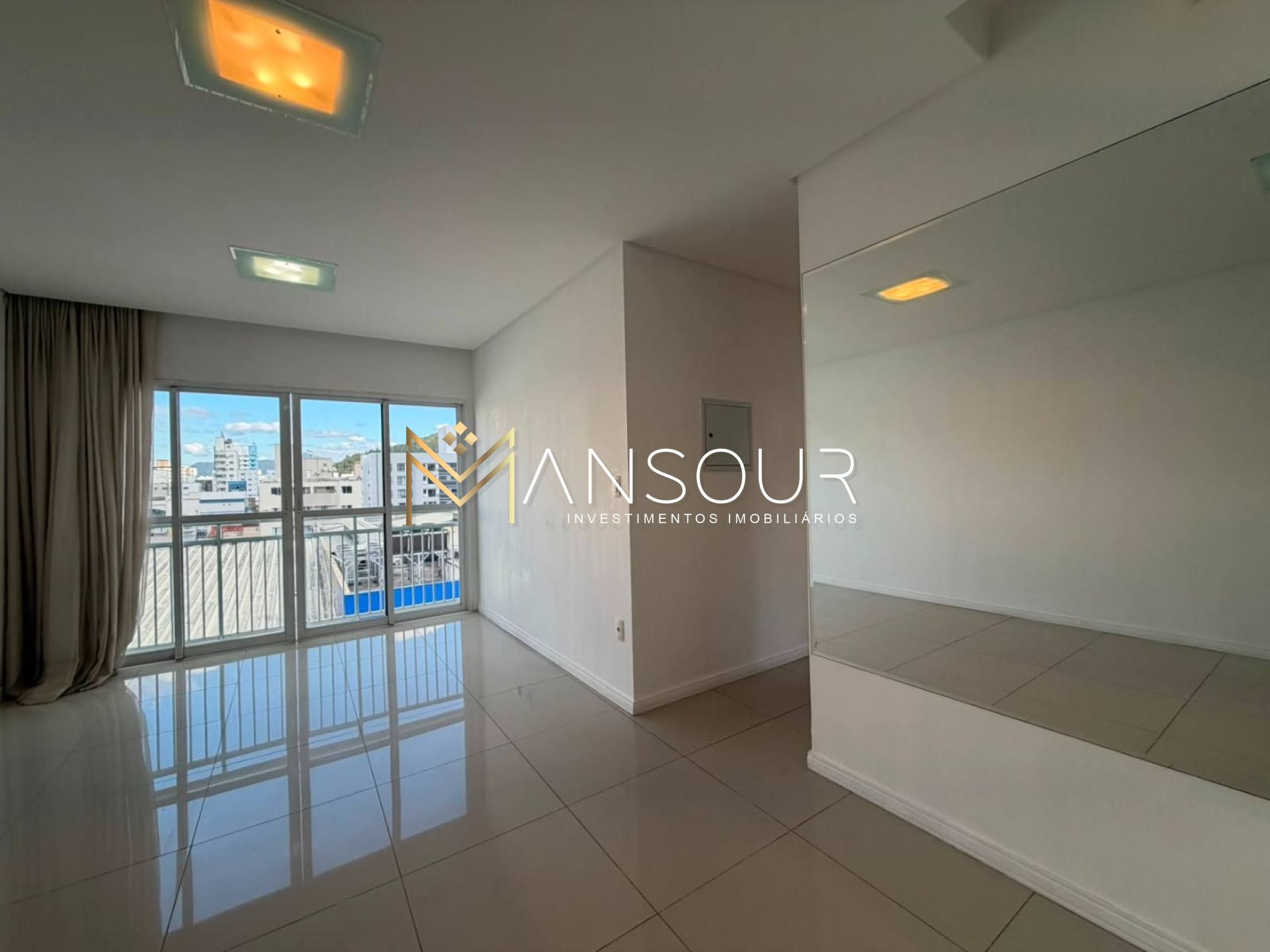 Apartamento Para Vender com 02 quartos e 01 suíte no bairro Nações em Balneário Camboriú