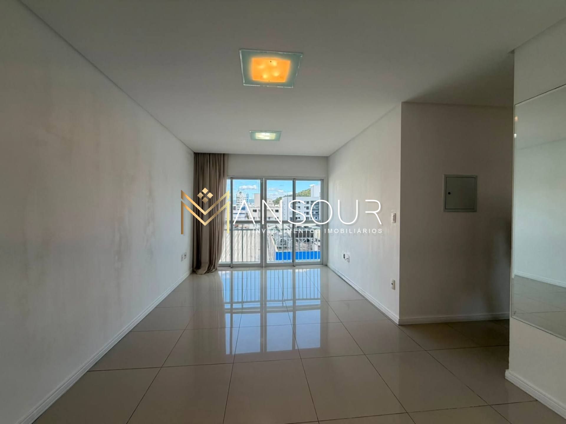 Apartamento Para Vender com 02 quartos e 01 suíte no bairro Nações em Balneário Camboriú