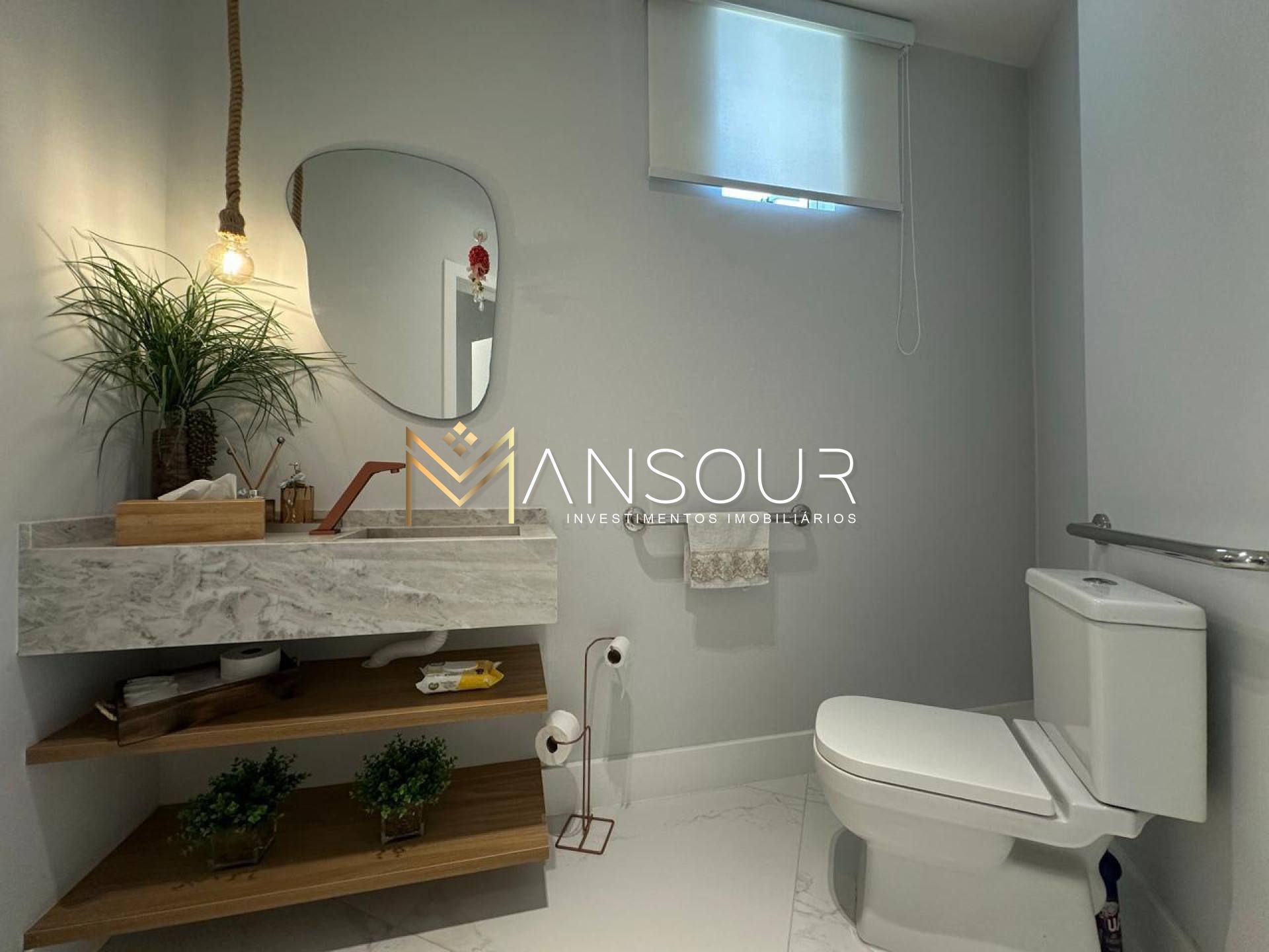 Imóvel Comercial Para Vender no bairro Meia Praia em Itapema