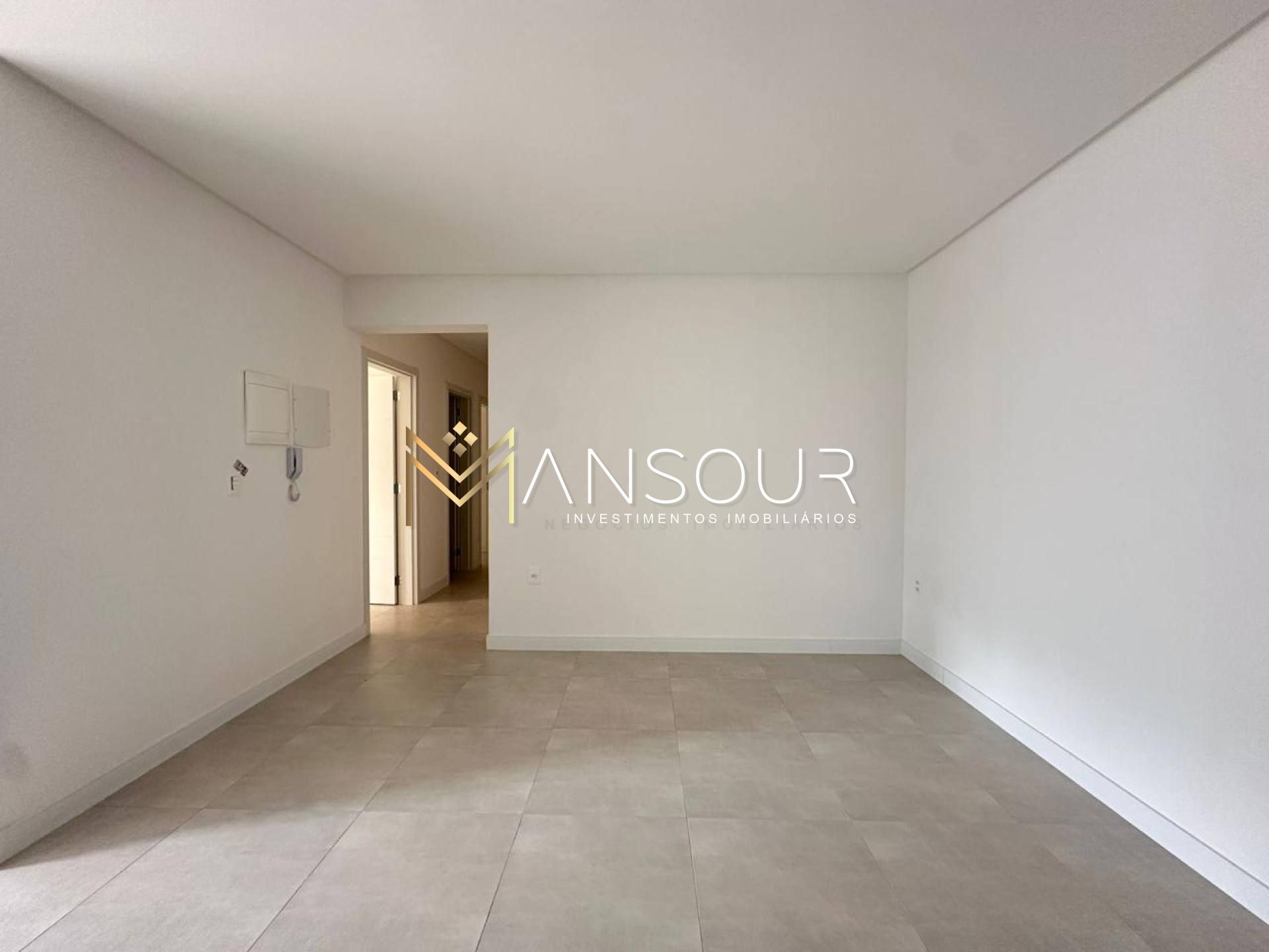 Apartamento Para Vender com 03 suítes no bairro Meia Praia em Itapema