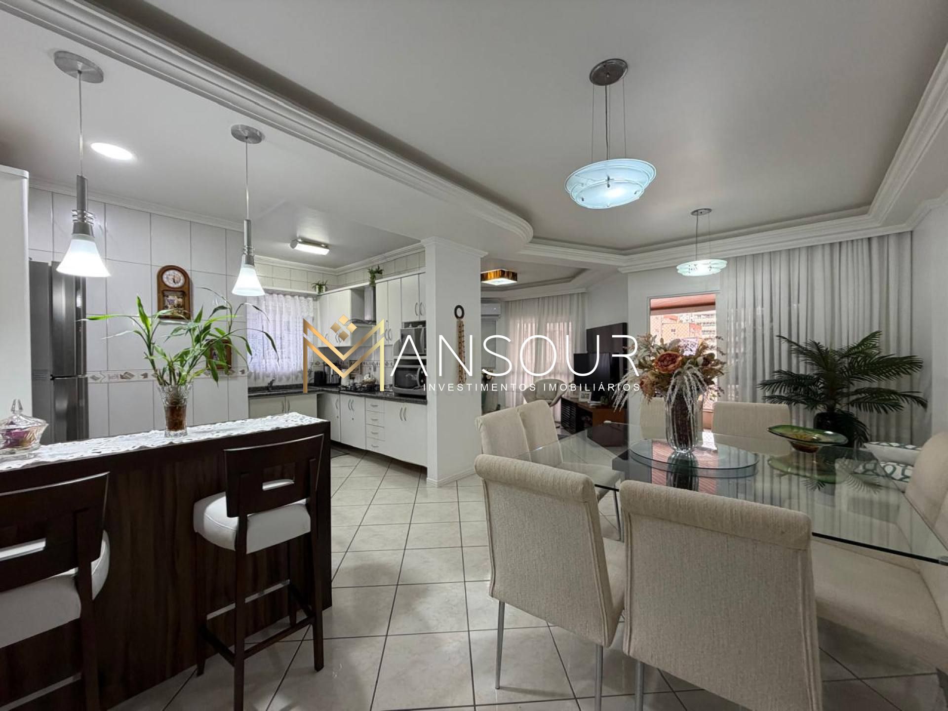 Apartamento Para Vender com 2 quartos E 1 suíte no bairro Meia Praia em Itapema