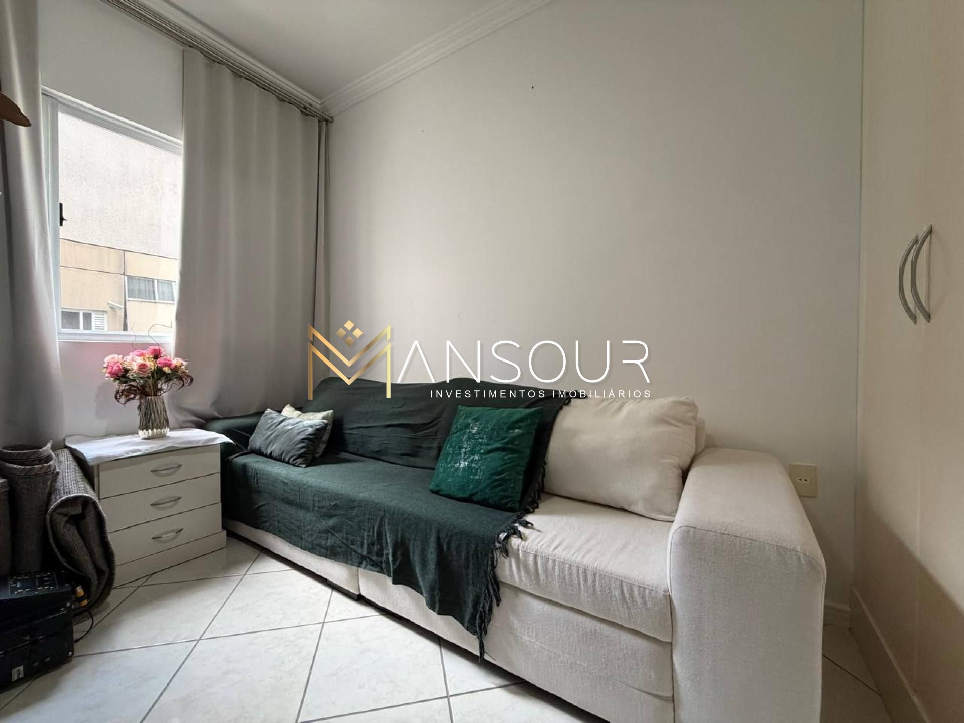 Apartamento Para Vender com 2 quartos E 1 suíte no bairro Meia Praia em Itapema
