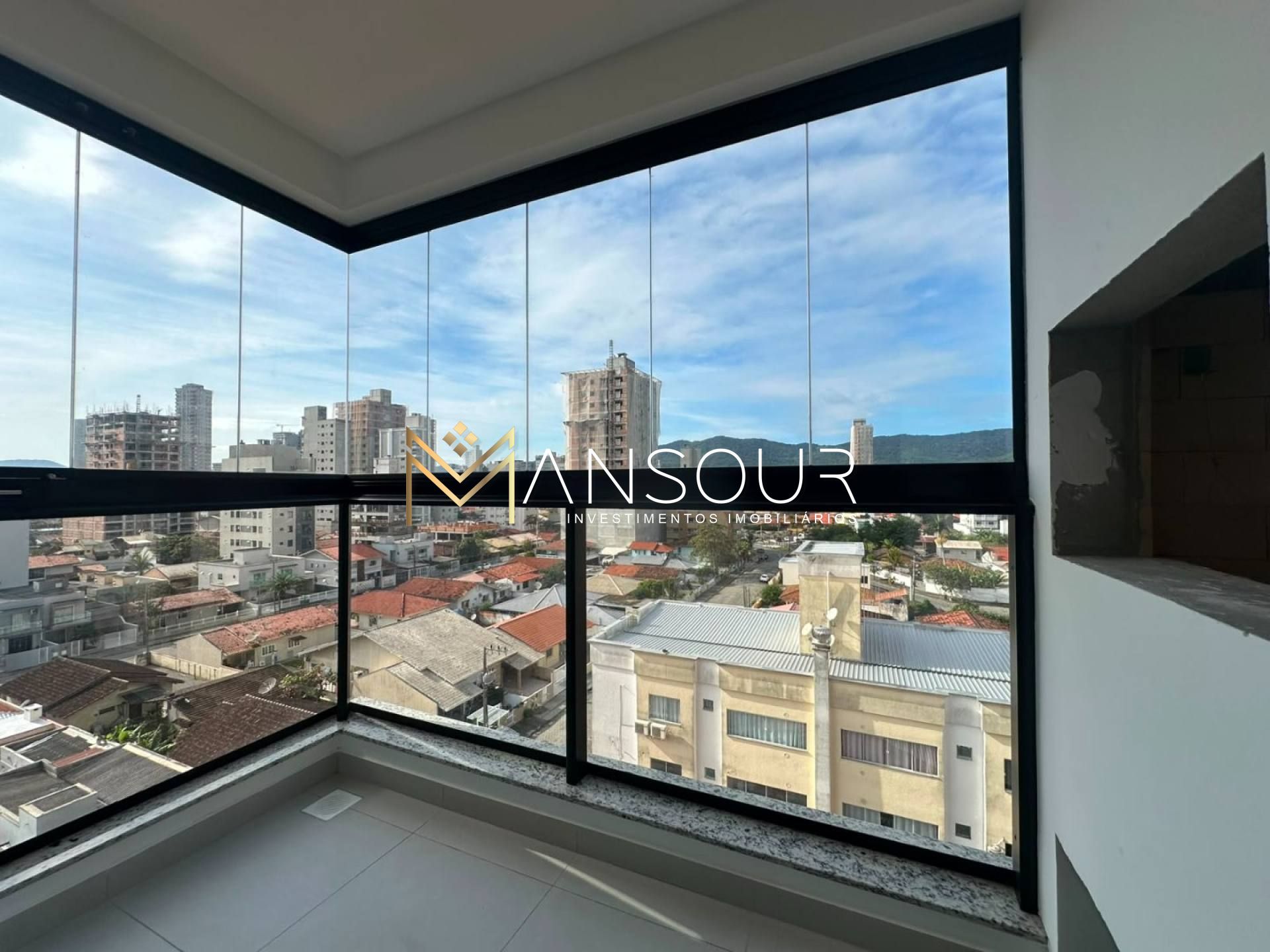 Apartamento Para Vender com 02 suítes no bairro Perequê em Porto Belo