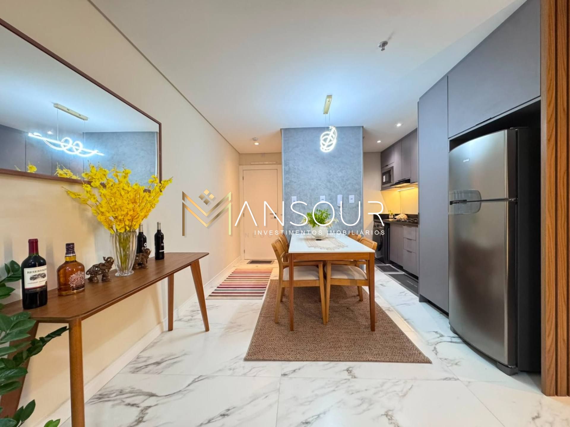 Apartamento Para Vender com 02 suítes no bairro Centro em Balneário Camboriú