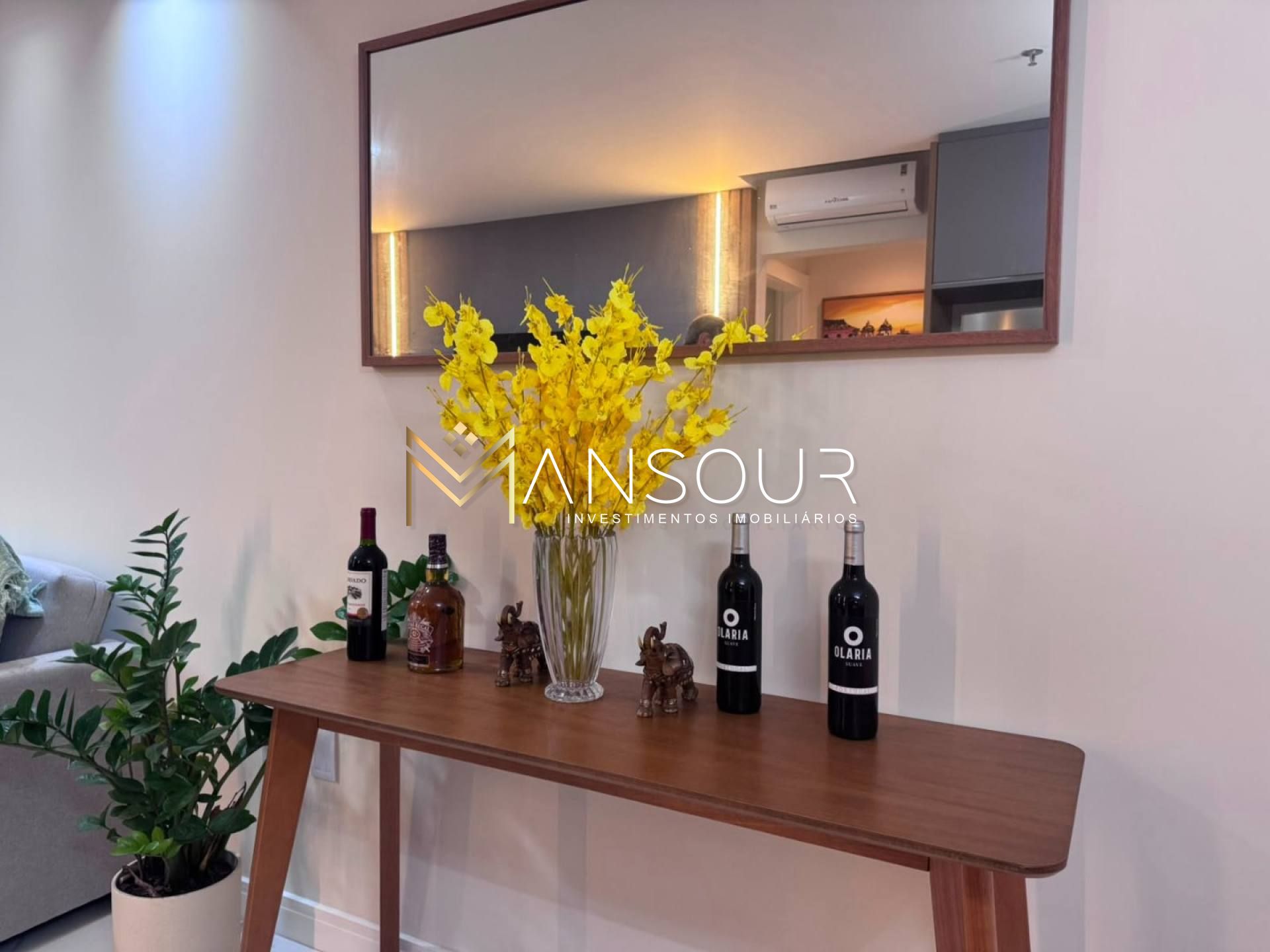 Apartamento Para Vender com 02 suítes no bairro Centro em Balneário Camboriú