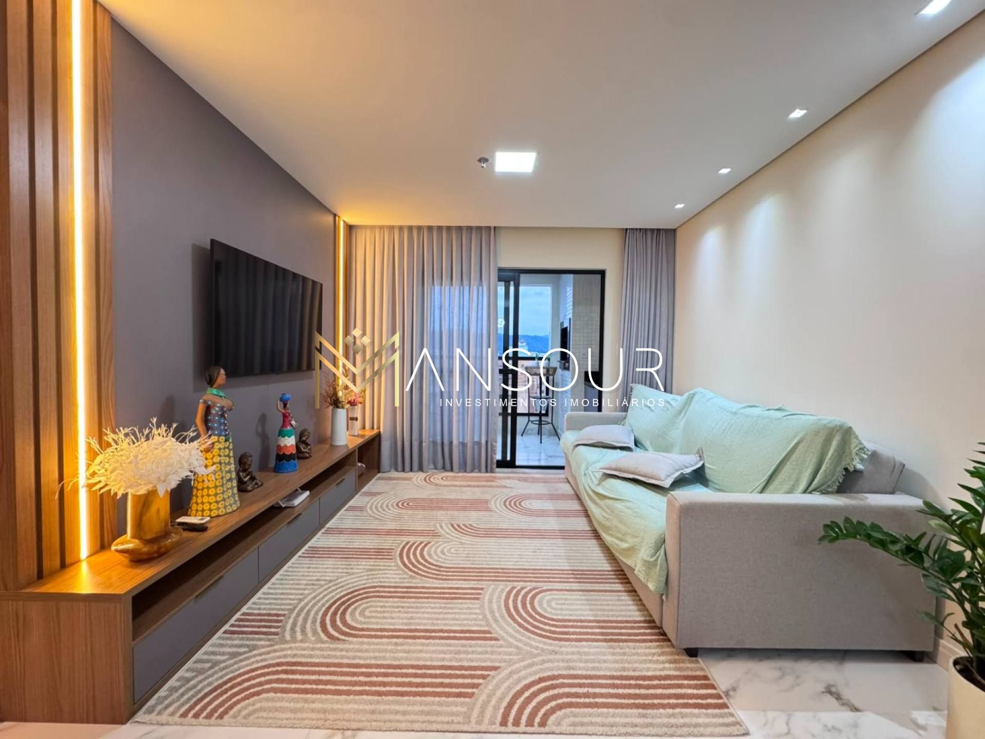 Apartamento Para Vender com 02 suítes no bairro Centro em Balneário Camboriú