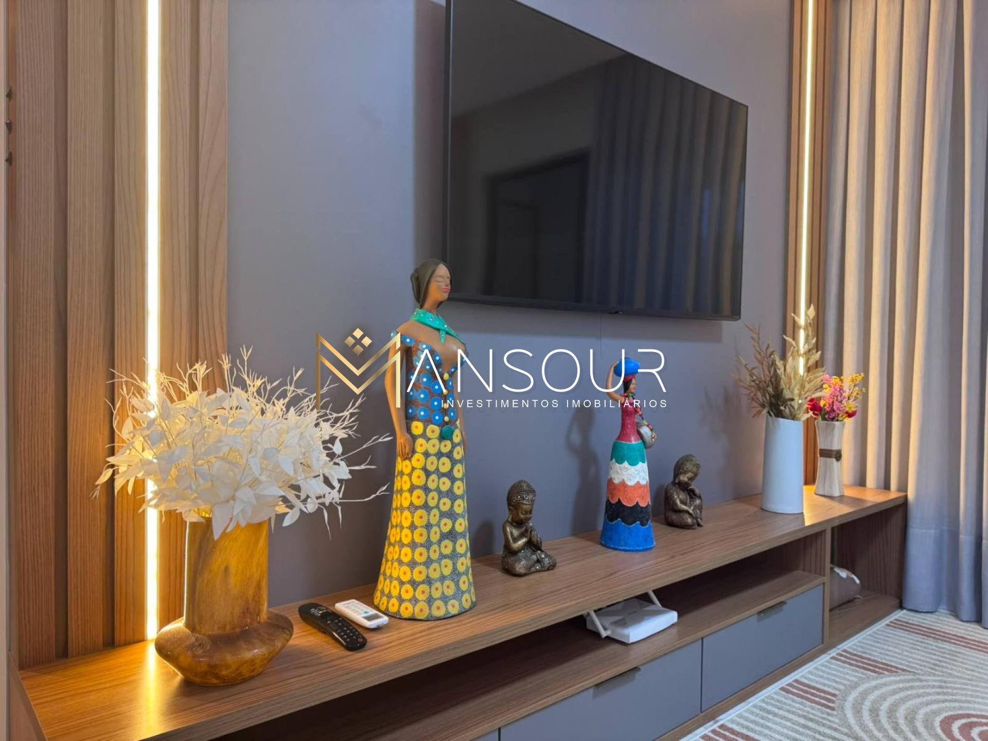 Apartamento Para Vender com 02 suítes no bairro Centro em Balneário Camboriú