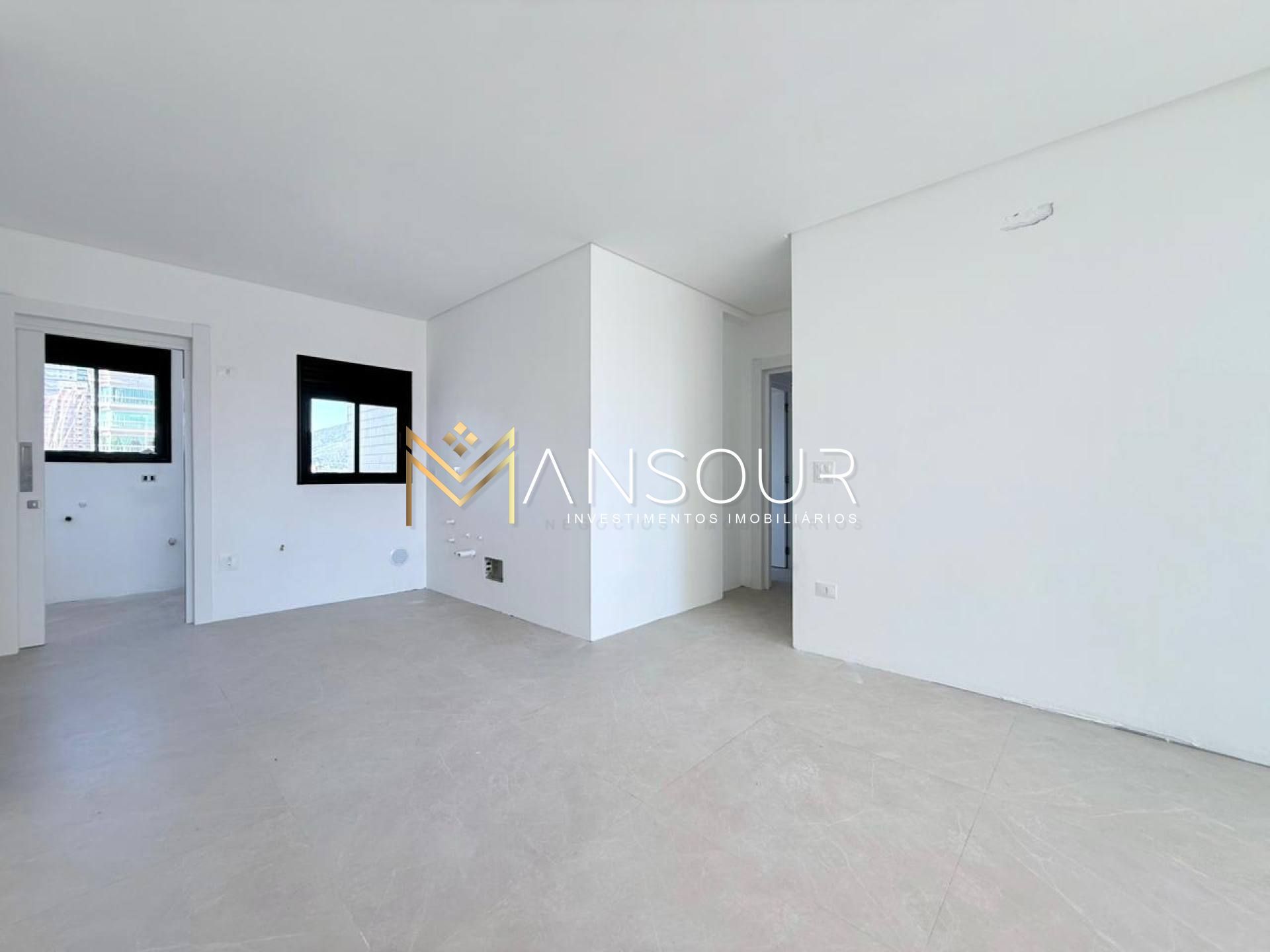 Apartamento Para Vender com 03 suítes no bairro Meia Praia em Itapema