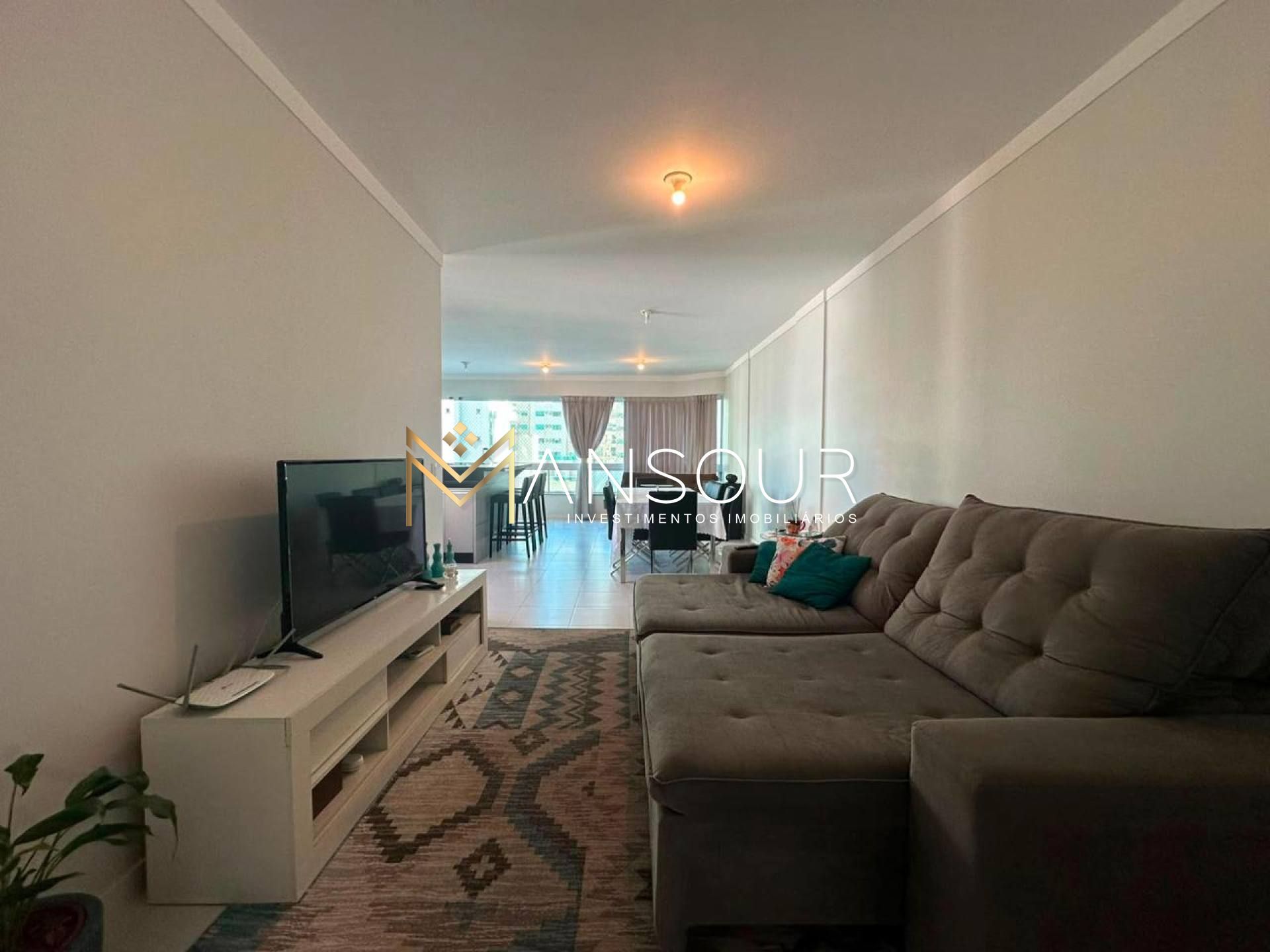 Apartamento Para Vender com 02 quartos e 01 suítes no bairro Meia Praia em Itapema