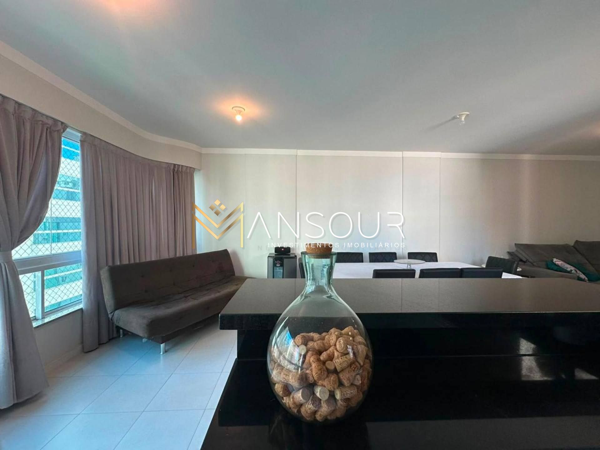 Apartamento Para Vender com 02 quartos e 01 suítes no bairro Meia Praia em Itapema