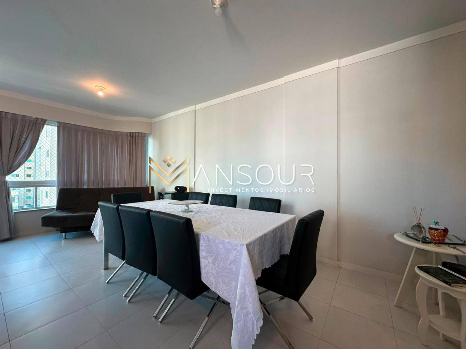 Apartamento Para Vender com 02 quartos e 01 suítes no bairro Meia Praia em Itapema