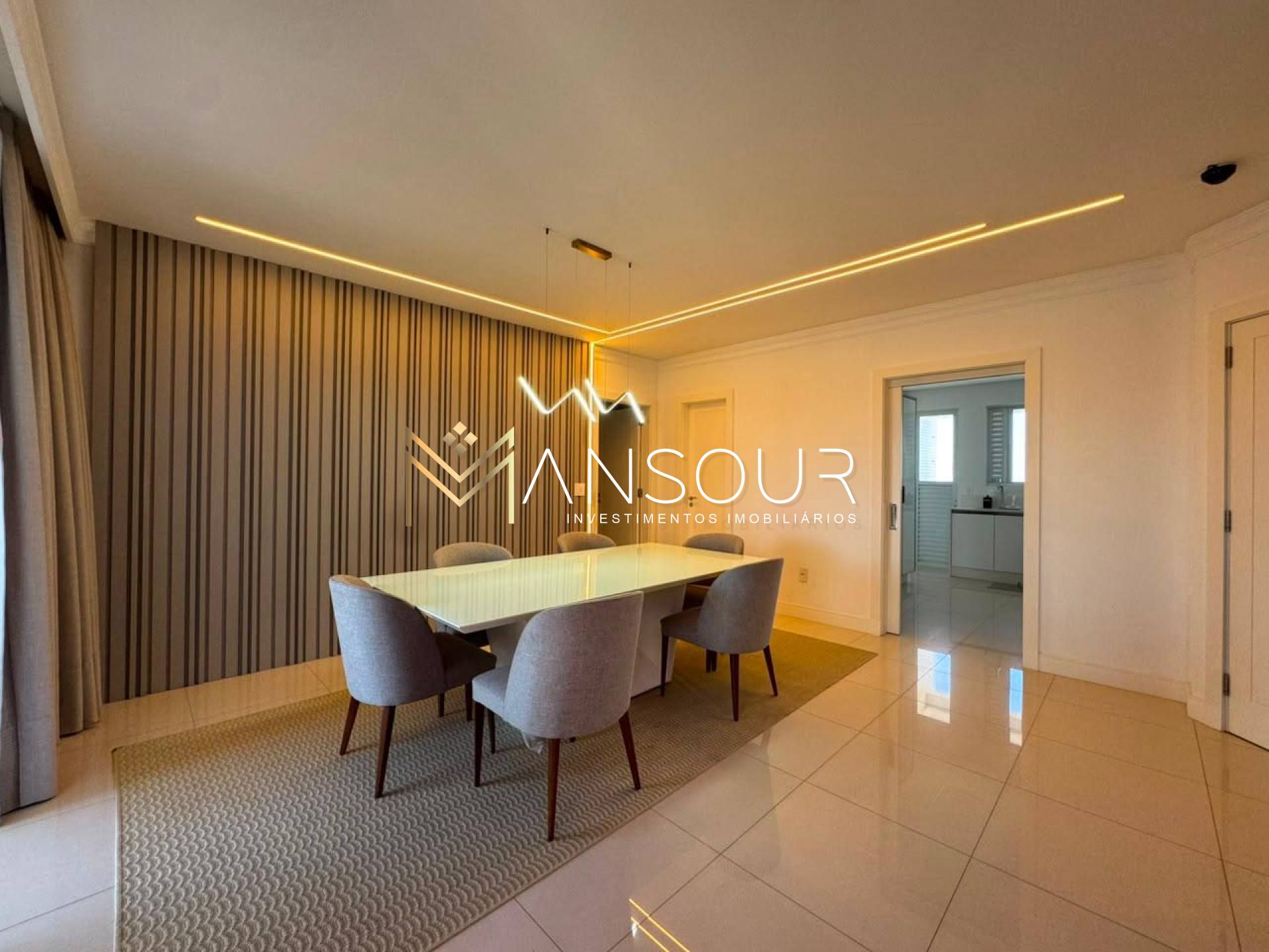 Apartamento Para Vender 03 suítes no bairro Centro em Balneário Camboriú