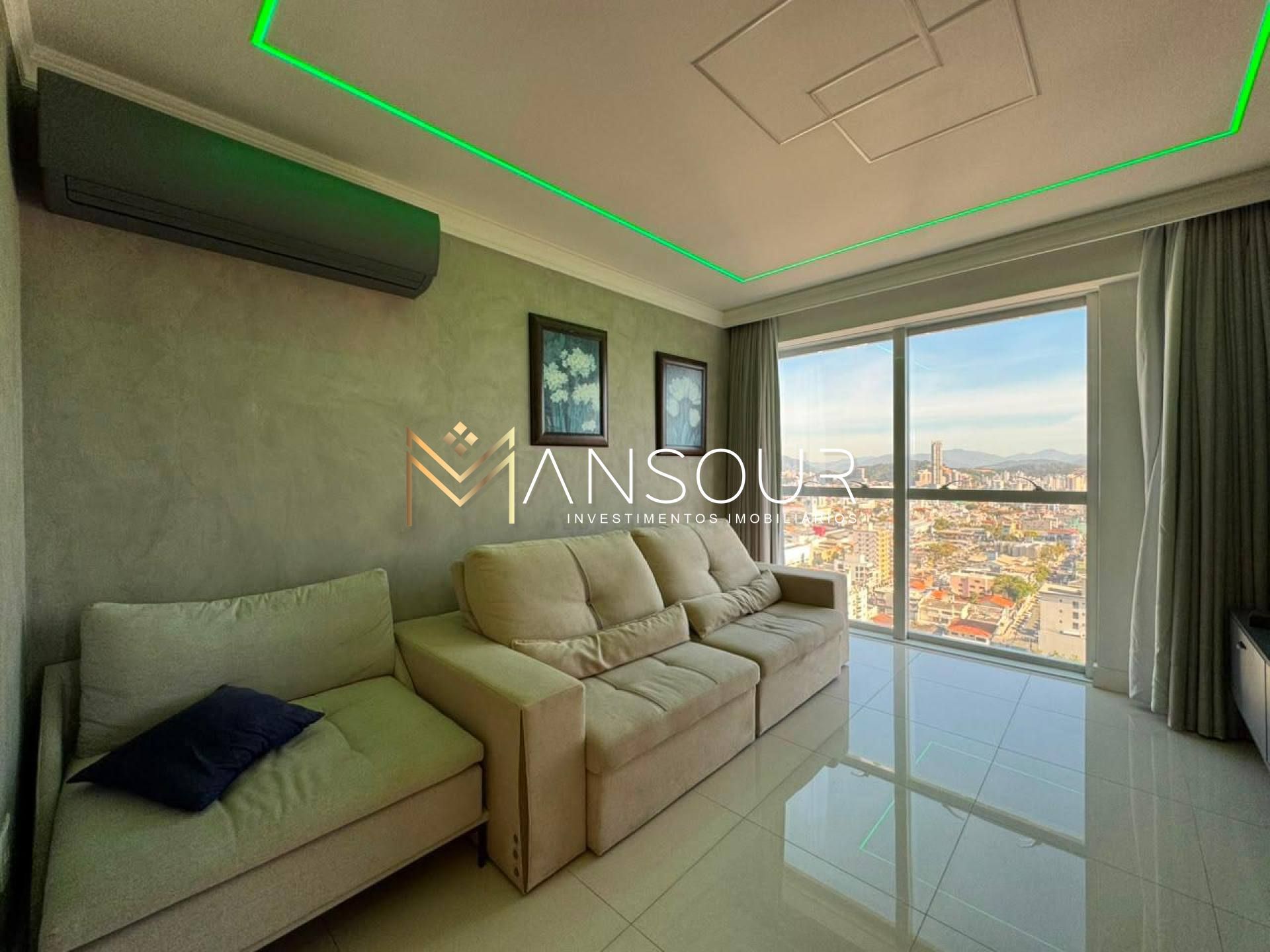 Apartamento Para Vender 03 suítes no bairro Centro em Balneário Camboriú