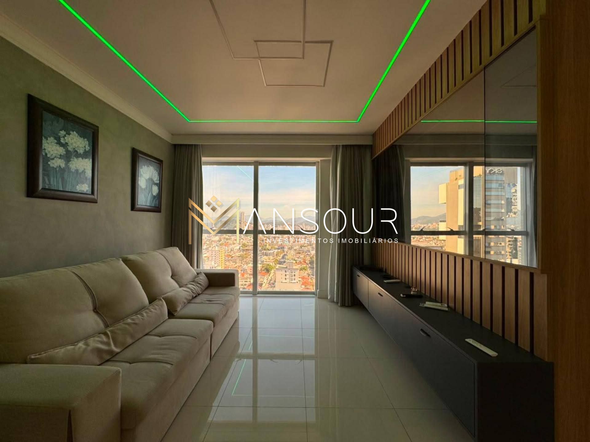 Apartamento Para Vender 03 suítes no bairro Centro em Balneário Camboriú