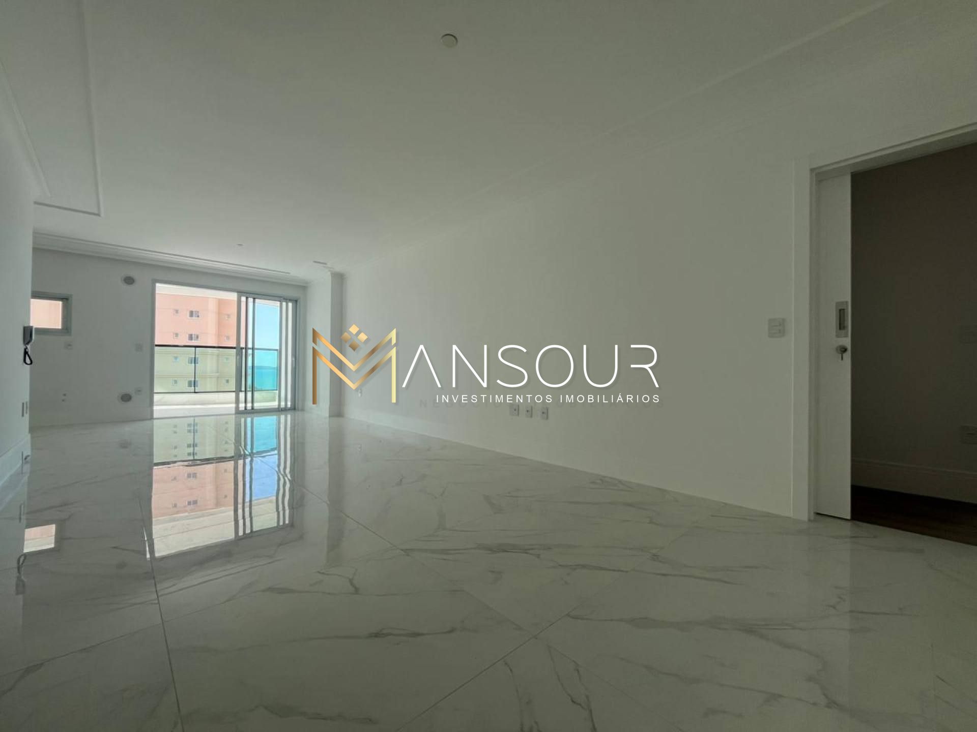 Apartamento Para Vender com 04 suítes no bairro Canto da Praia em Itapema