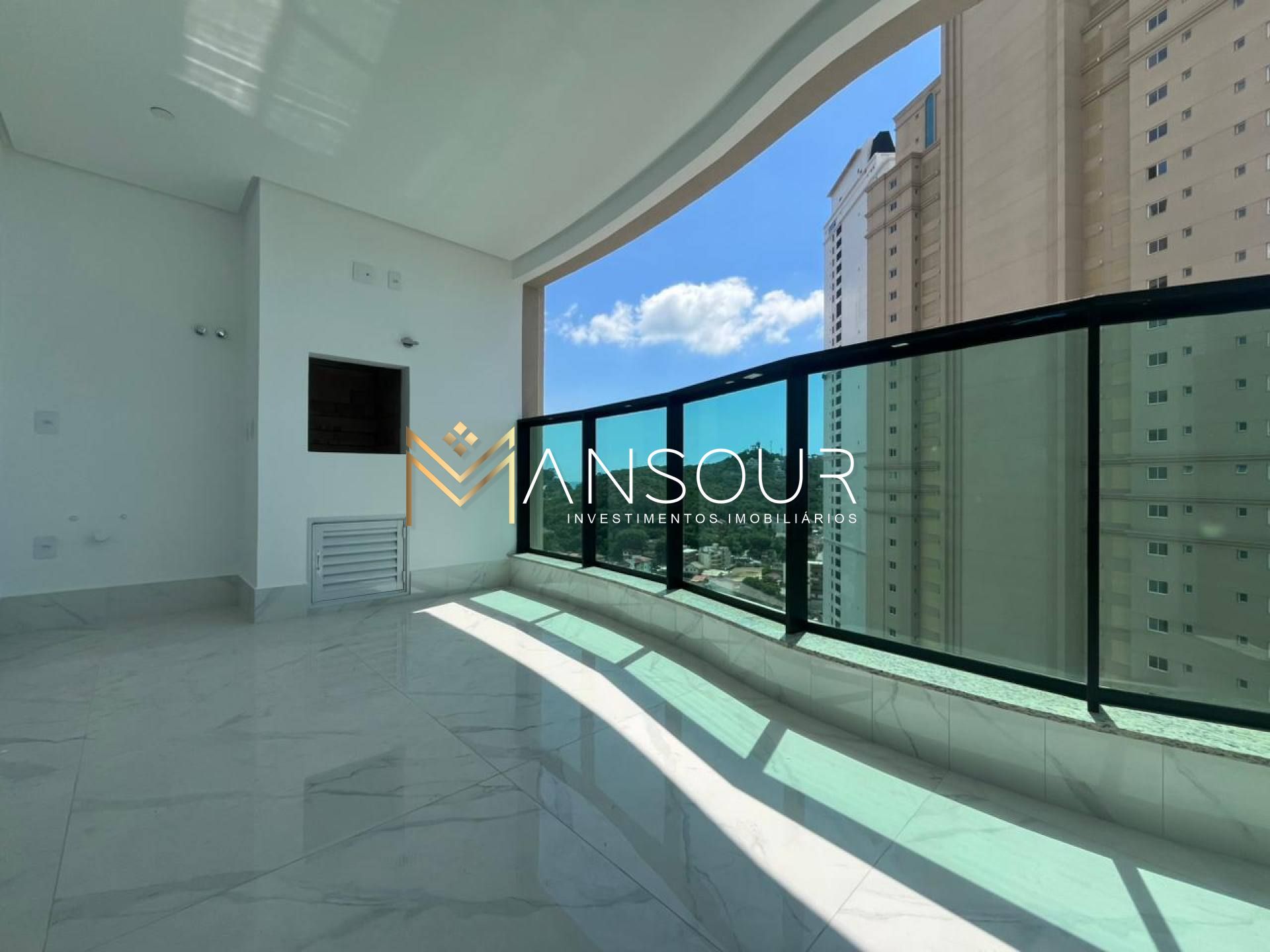 Apartamento Para Vender com 04 suítes no bairro Canto da Praia em Itapema