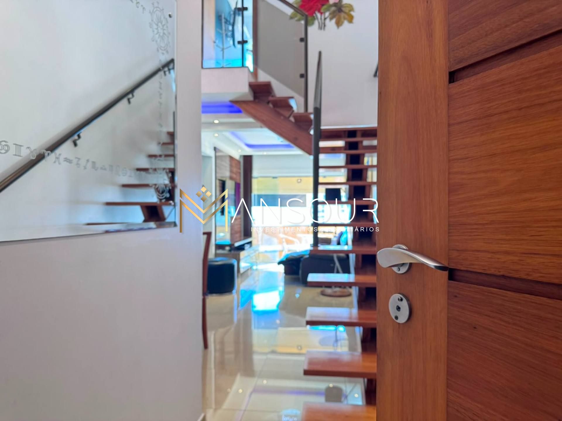 Apartamento Para Vender com 02 quartos no bairro Centro em Balneário Camboriú