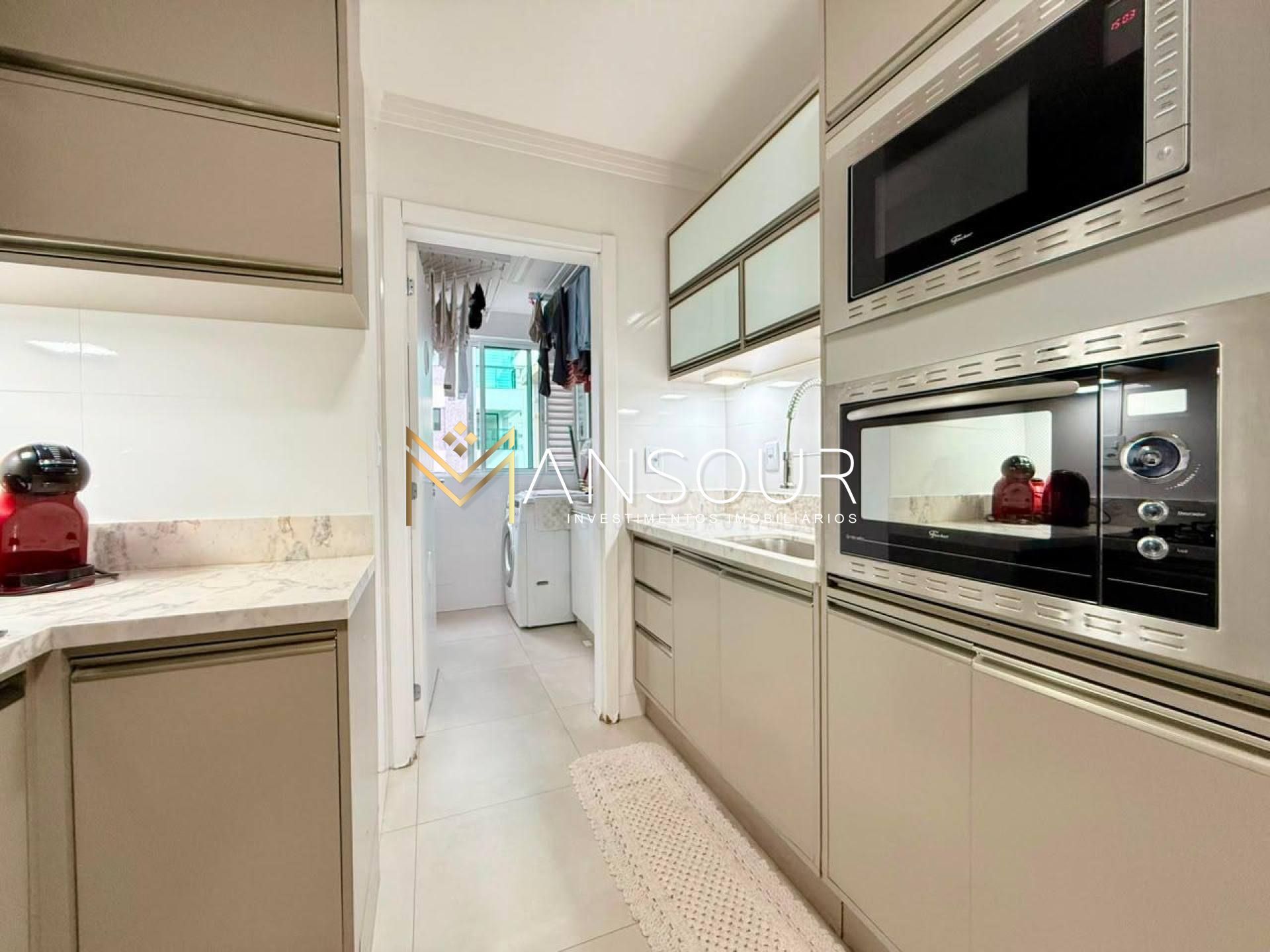 Apartamento Para Vender 3 suítes no bairro Meia Praia em Itapema