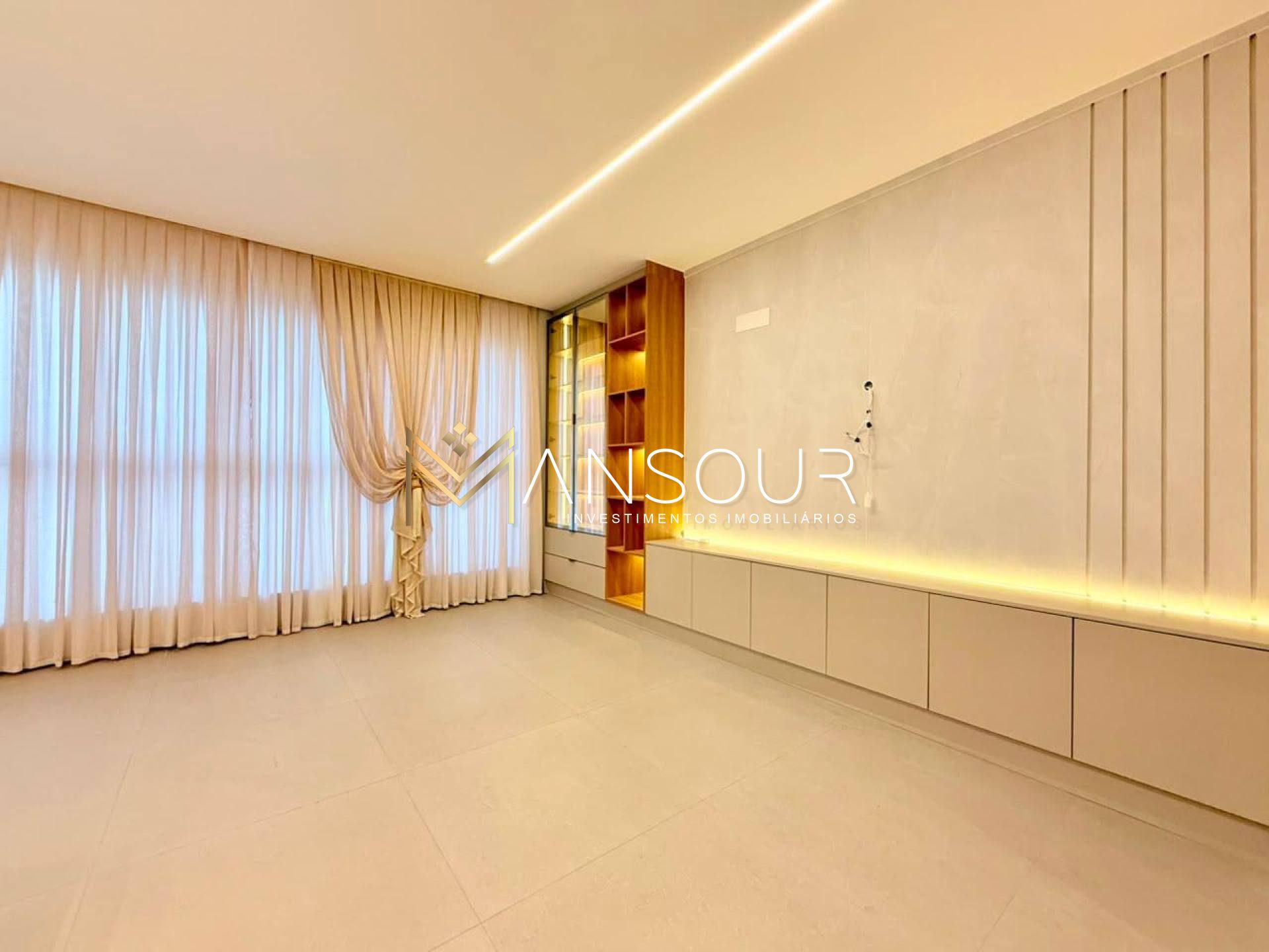 Apartamento Para Vender com 03 quartos no bairro Meia Praia em Itapema