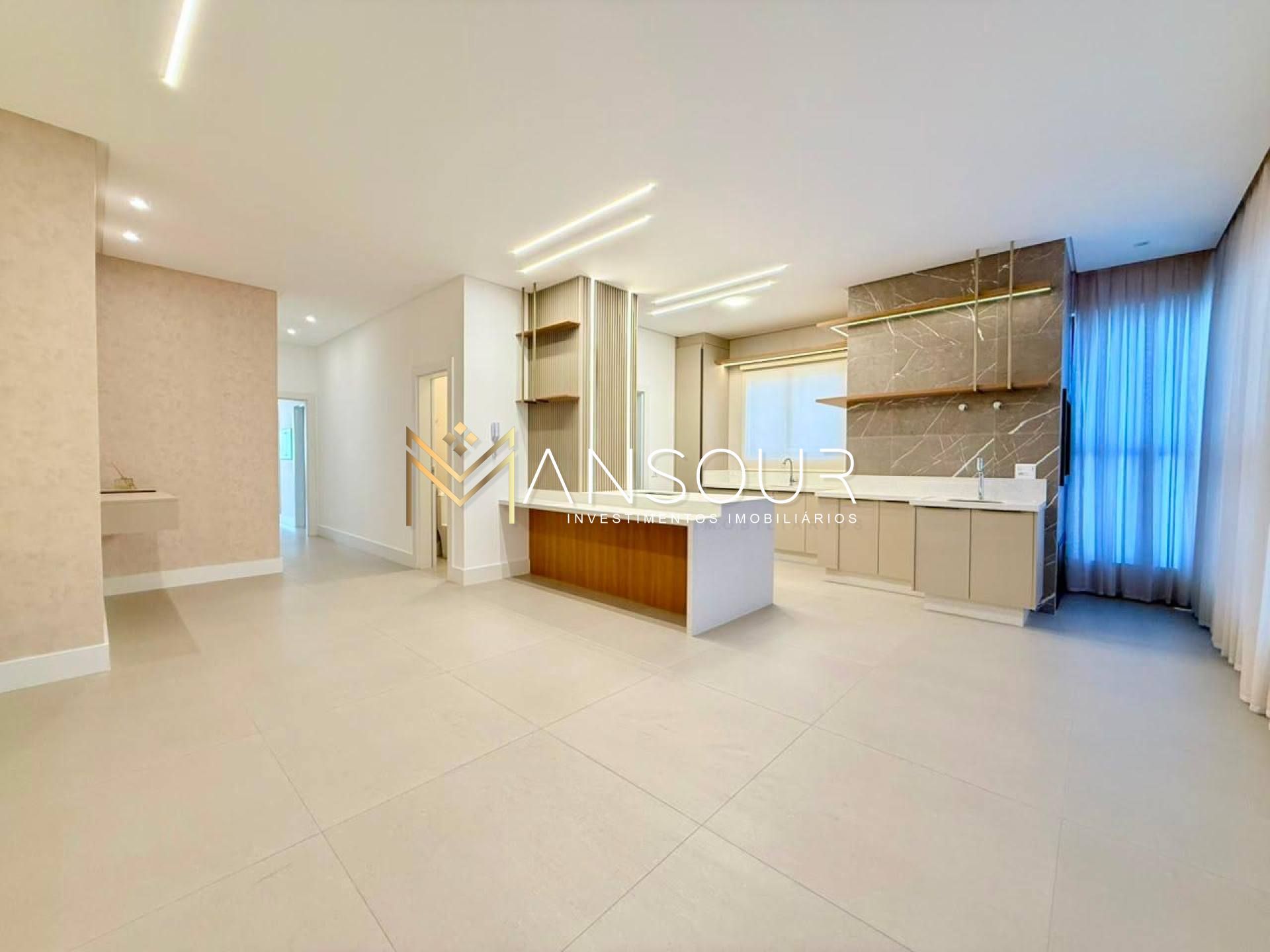 Apartamento Para Vender com 03 quartos no bairro Meia Praia em Itapema