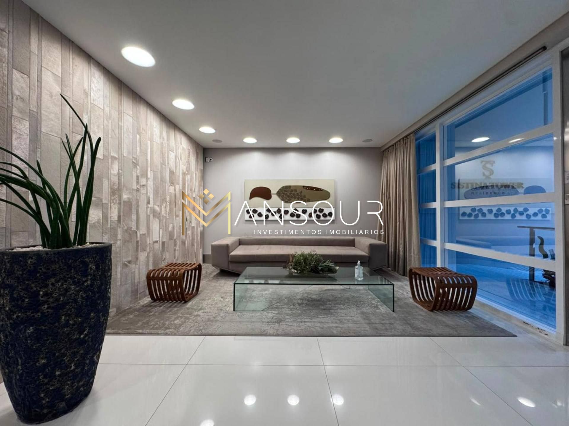 Apartamento Para Vender com 02 quartos e 02 suítes no bairro Centro em Balneário Camboriú