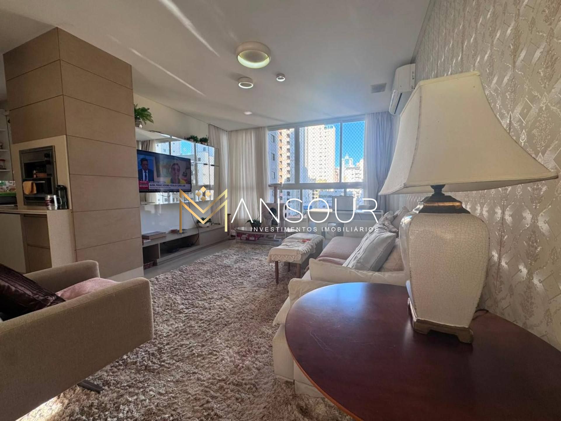 Apartamento Para Vender com 02 quartos e 02 suítes no bairro Centro em Balneário Camboriú