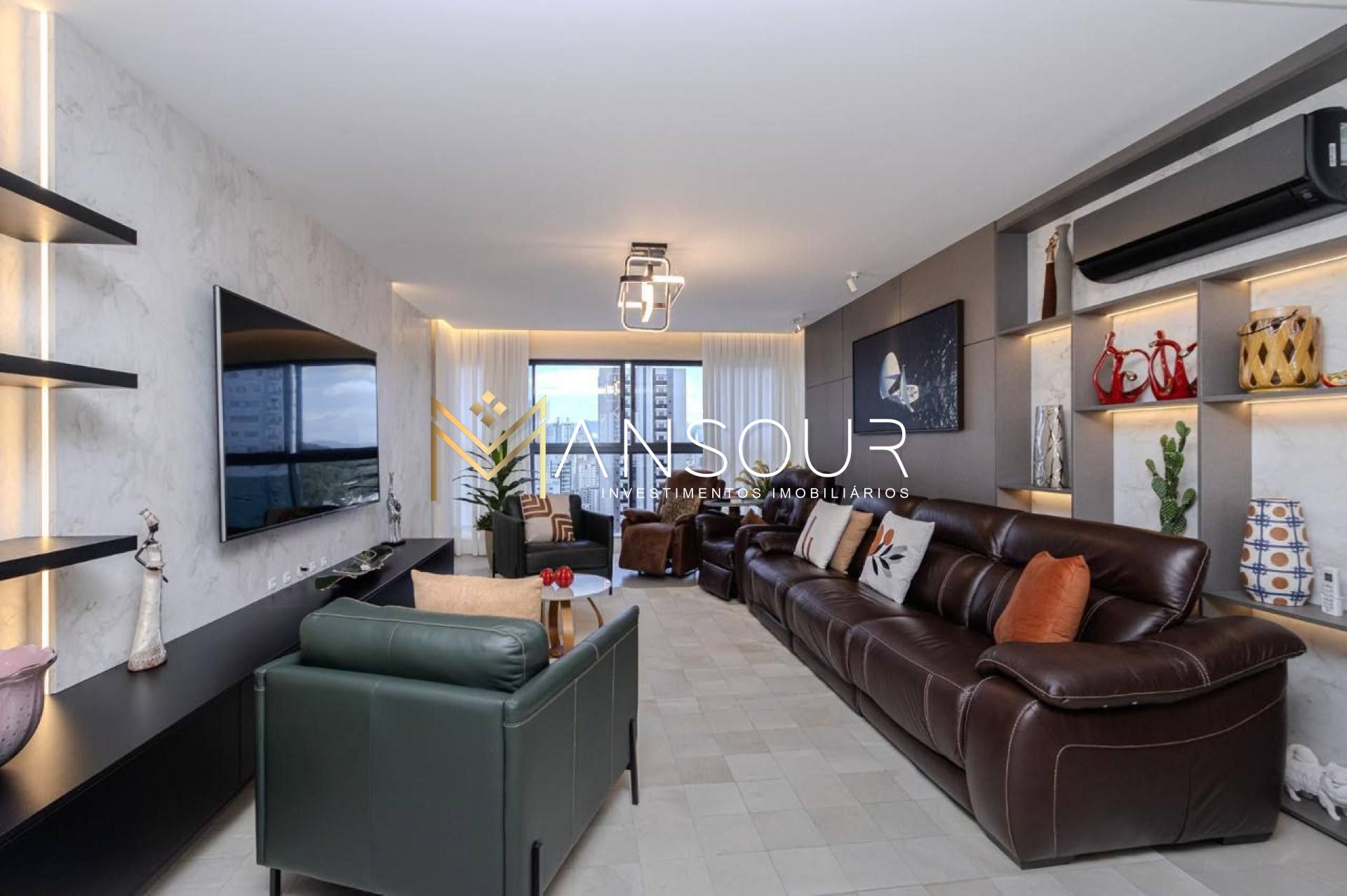 Apartamento Para Vender com 04 suítes no bairro Centro em Balneário Camboriú