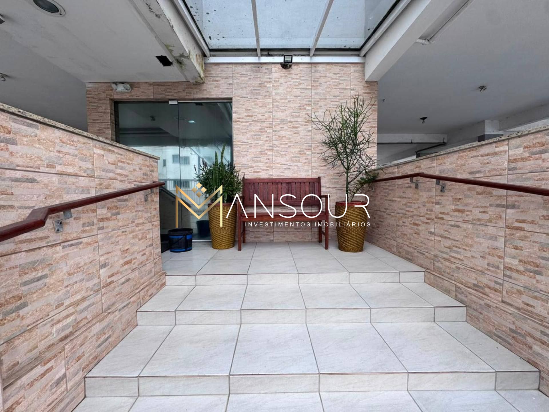 Apartamento Para Vender com 02 quartos no bairro Santa Regina em Camboriú